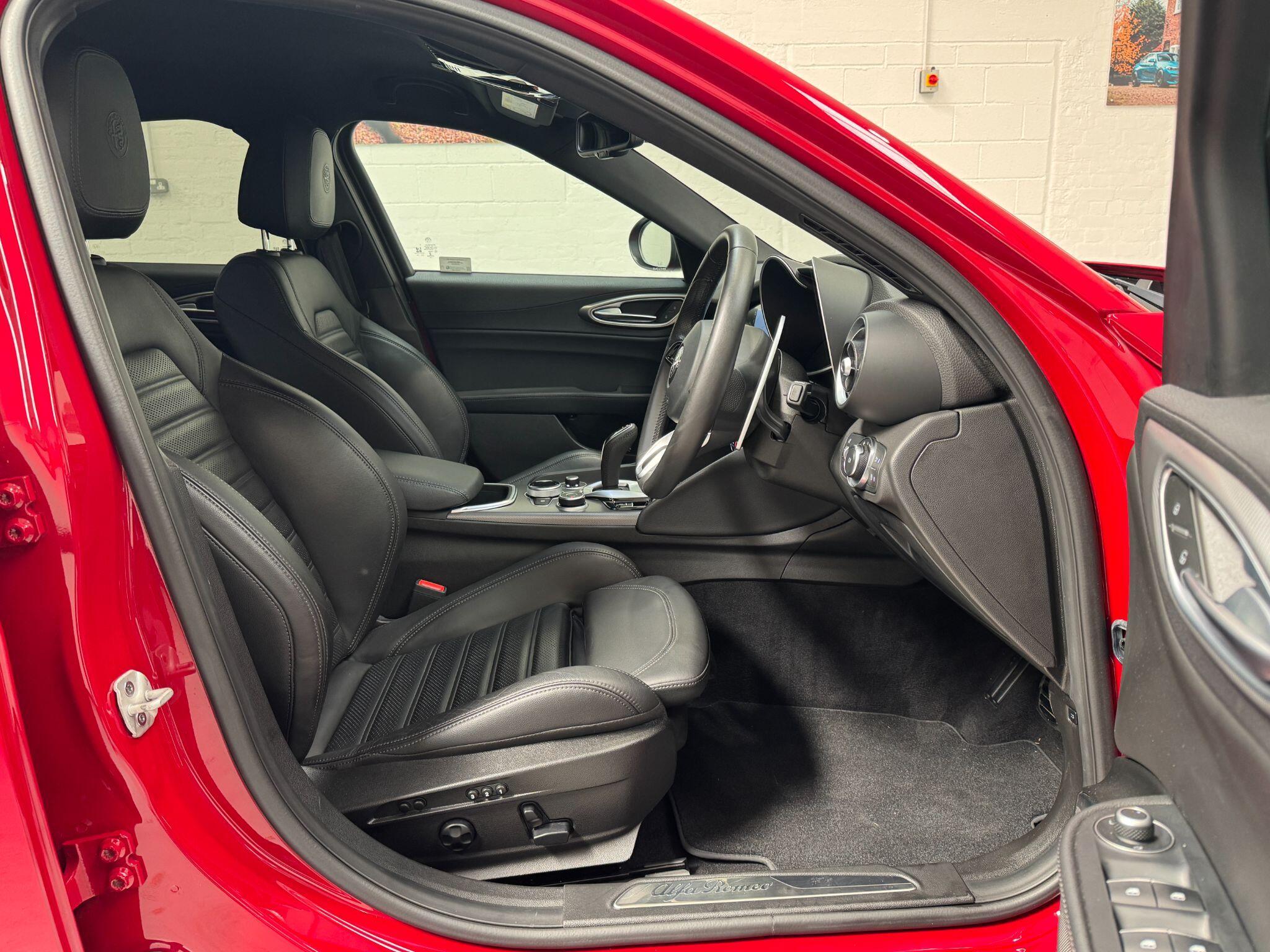 Alfa Romeo Giulia - Image 18