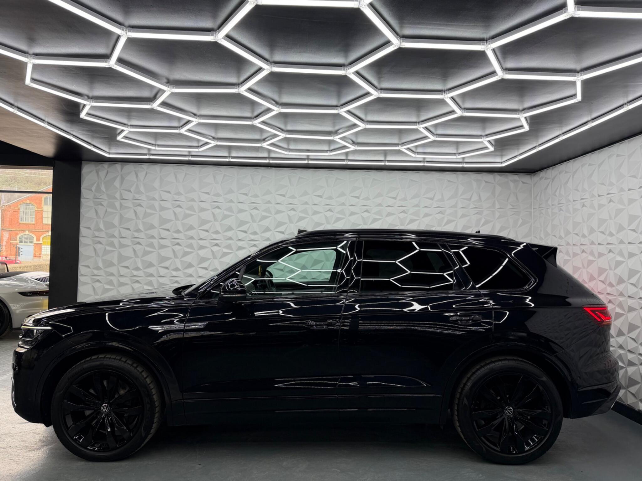 Volkswagen Touareg - Image 8