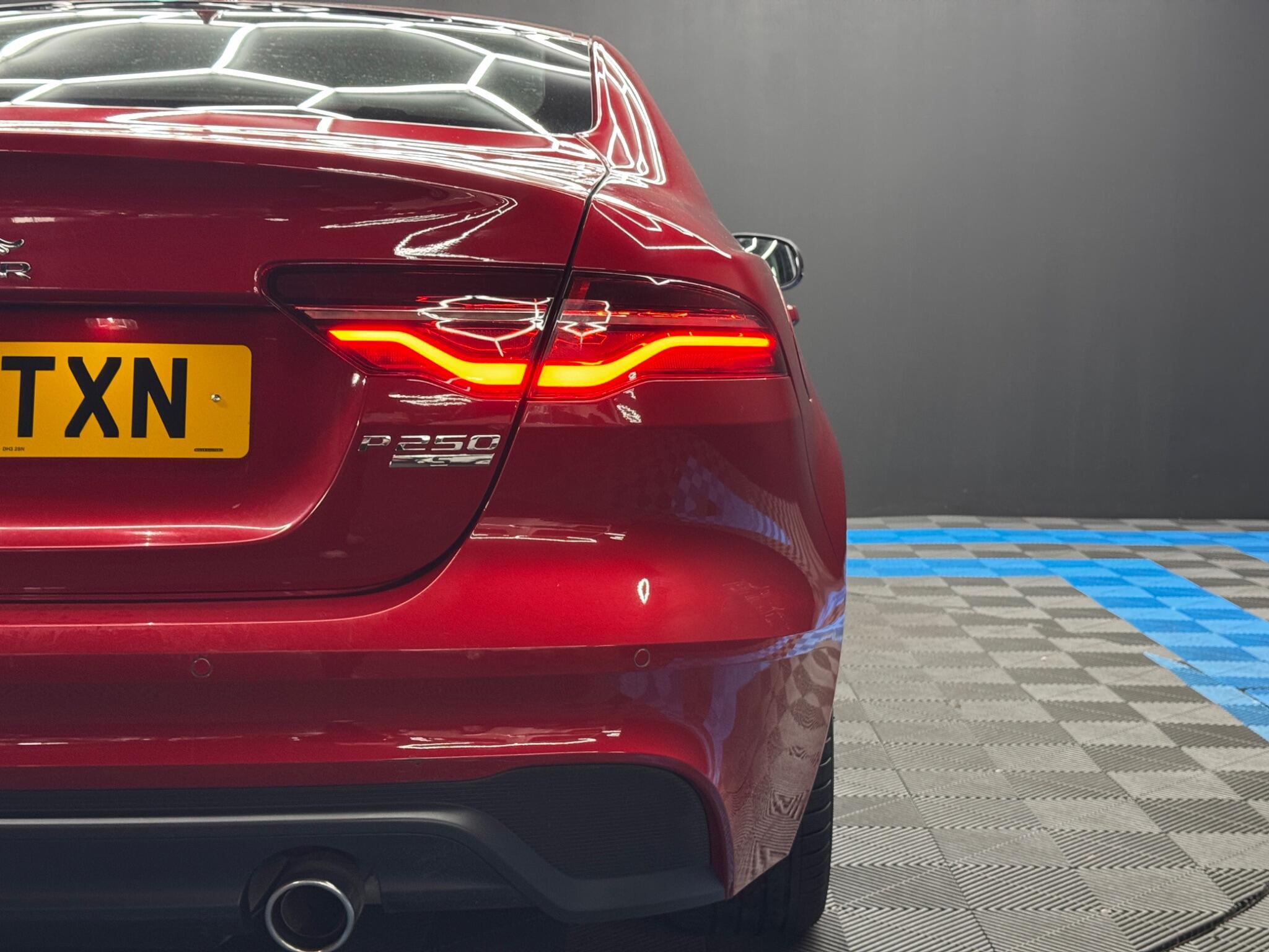 Jaguar XE - Image 43