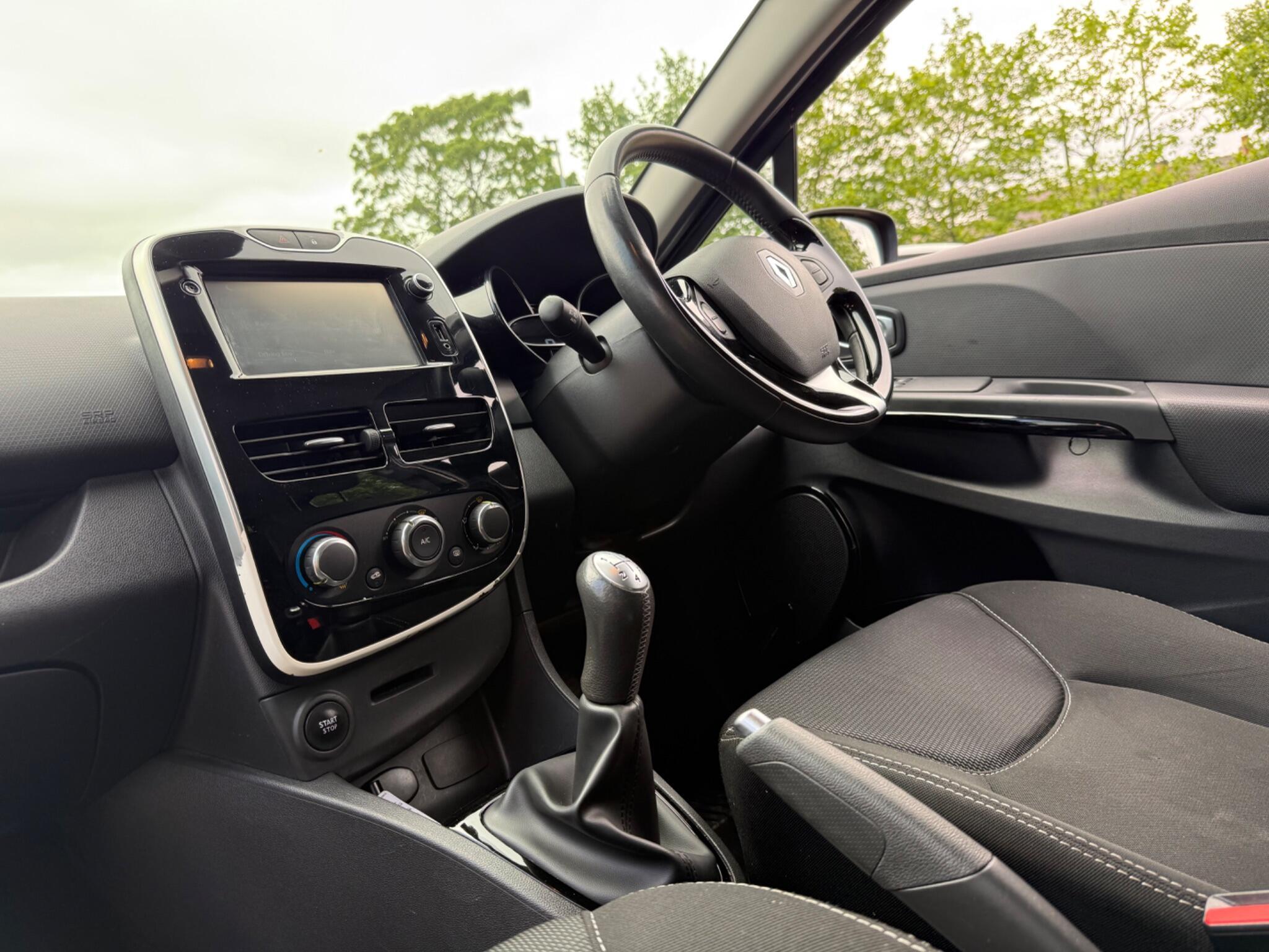 Renault Clio - Image 10