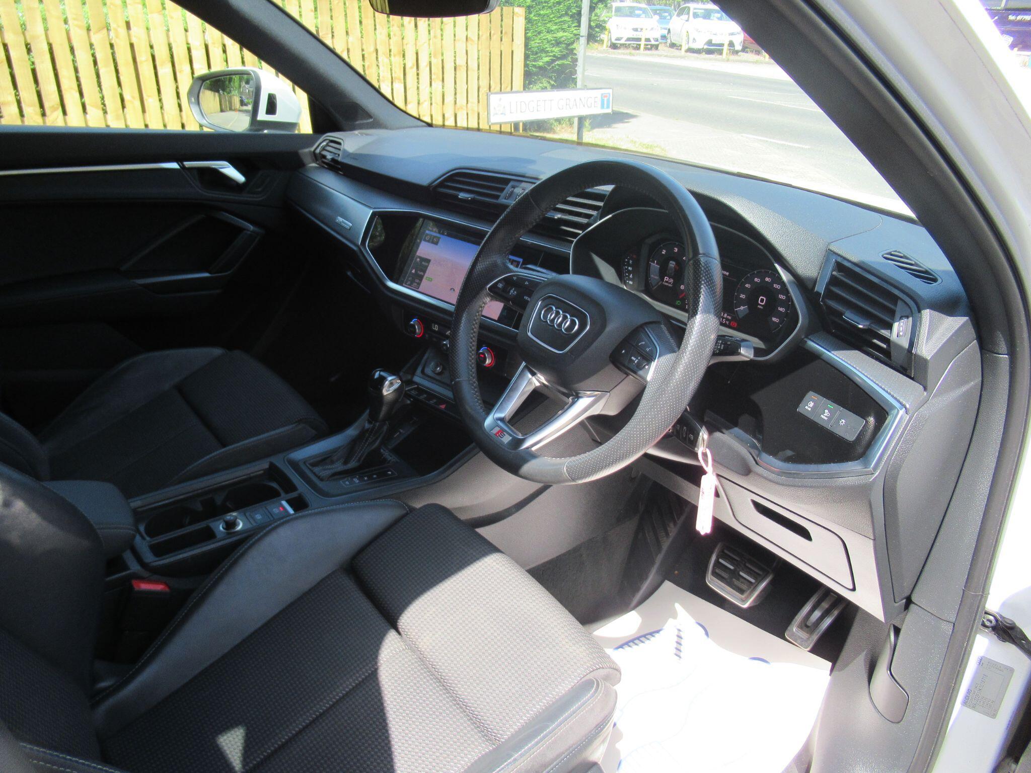 Audi Q3 - Image 18