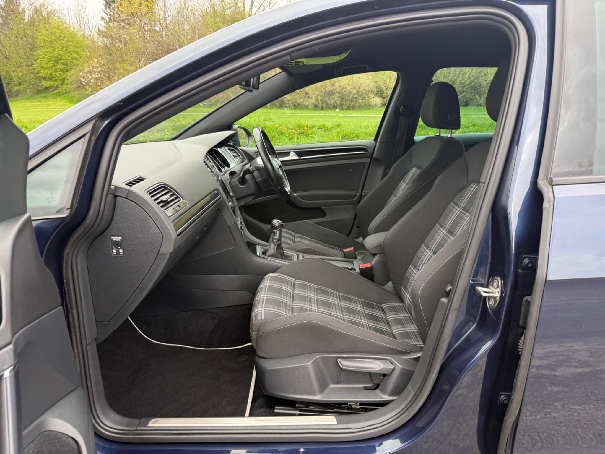 Volkswagen Golf - Image 7