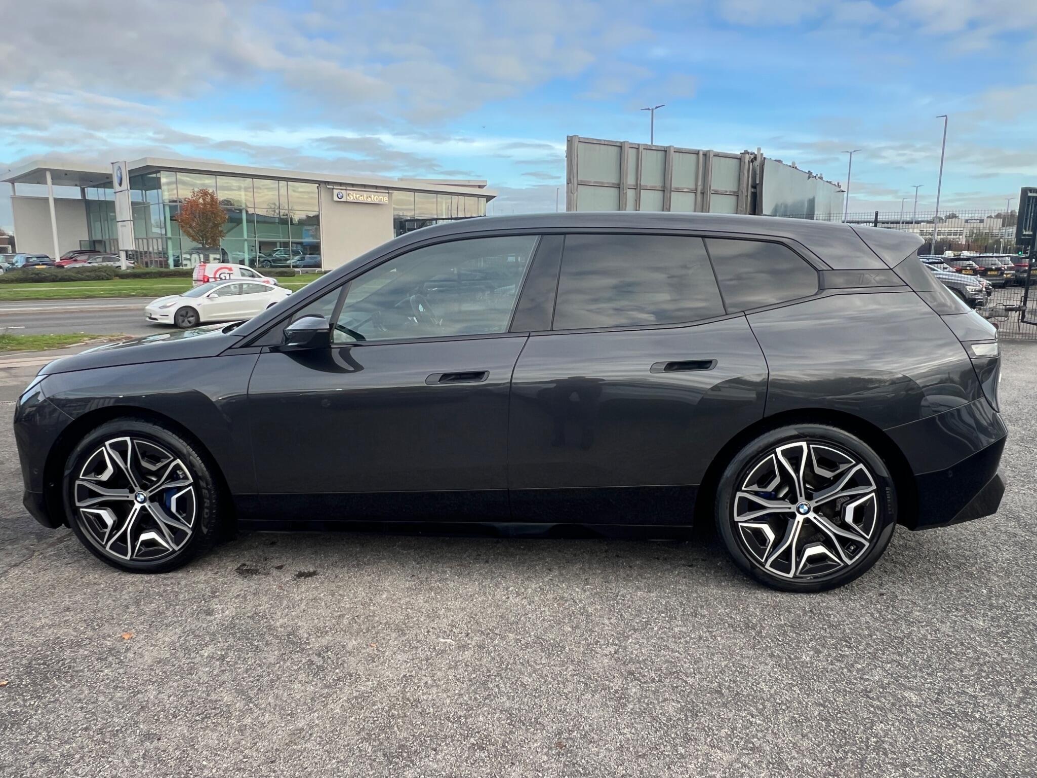 BMW IX - Image 6