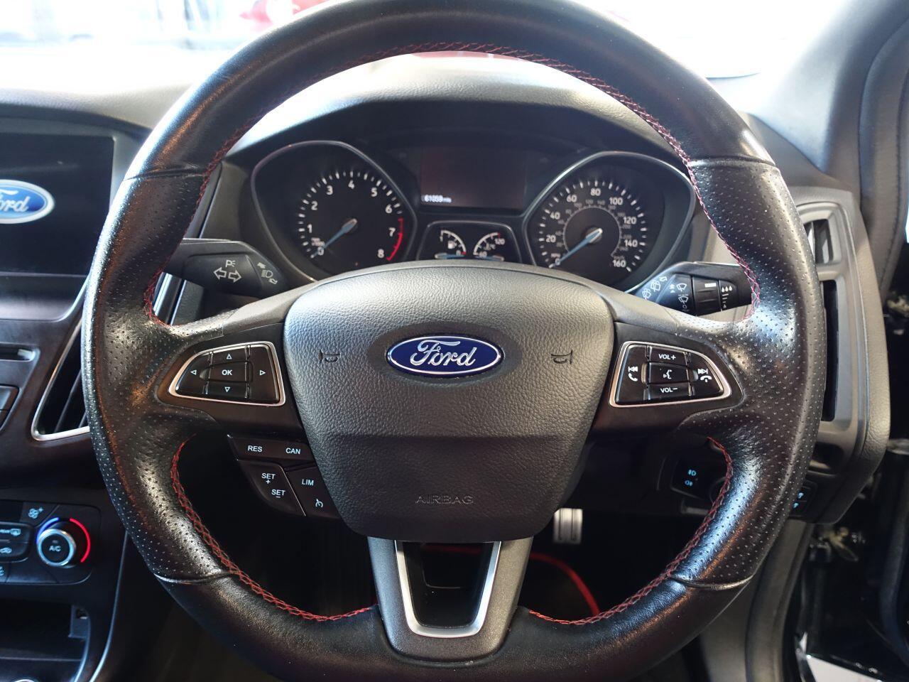 Ford Focus - Image 18