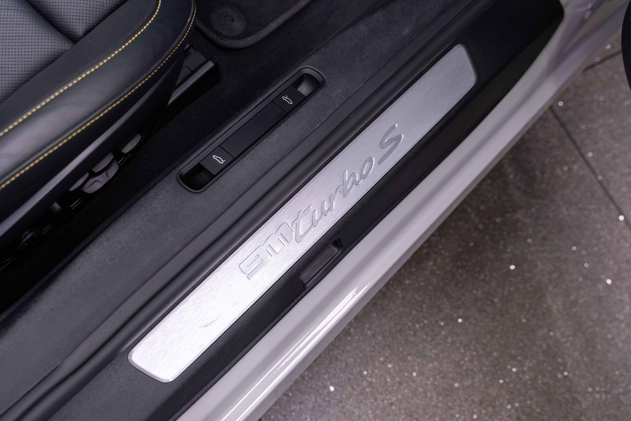 Porsche 911 - Image 20