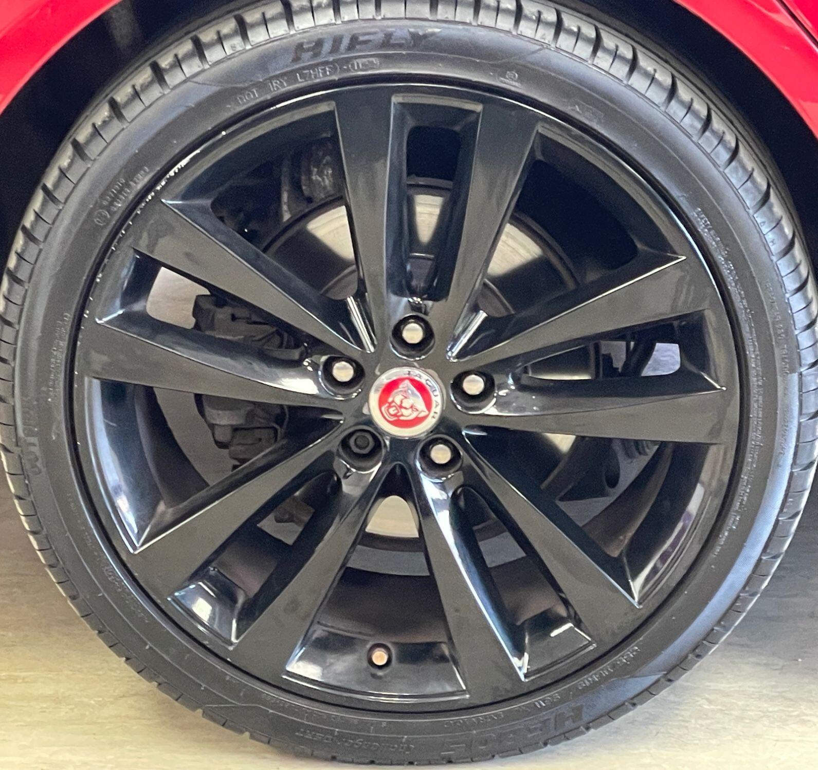 Jaguar XE - Image 14