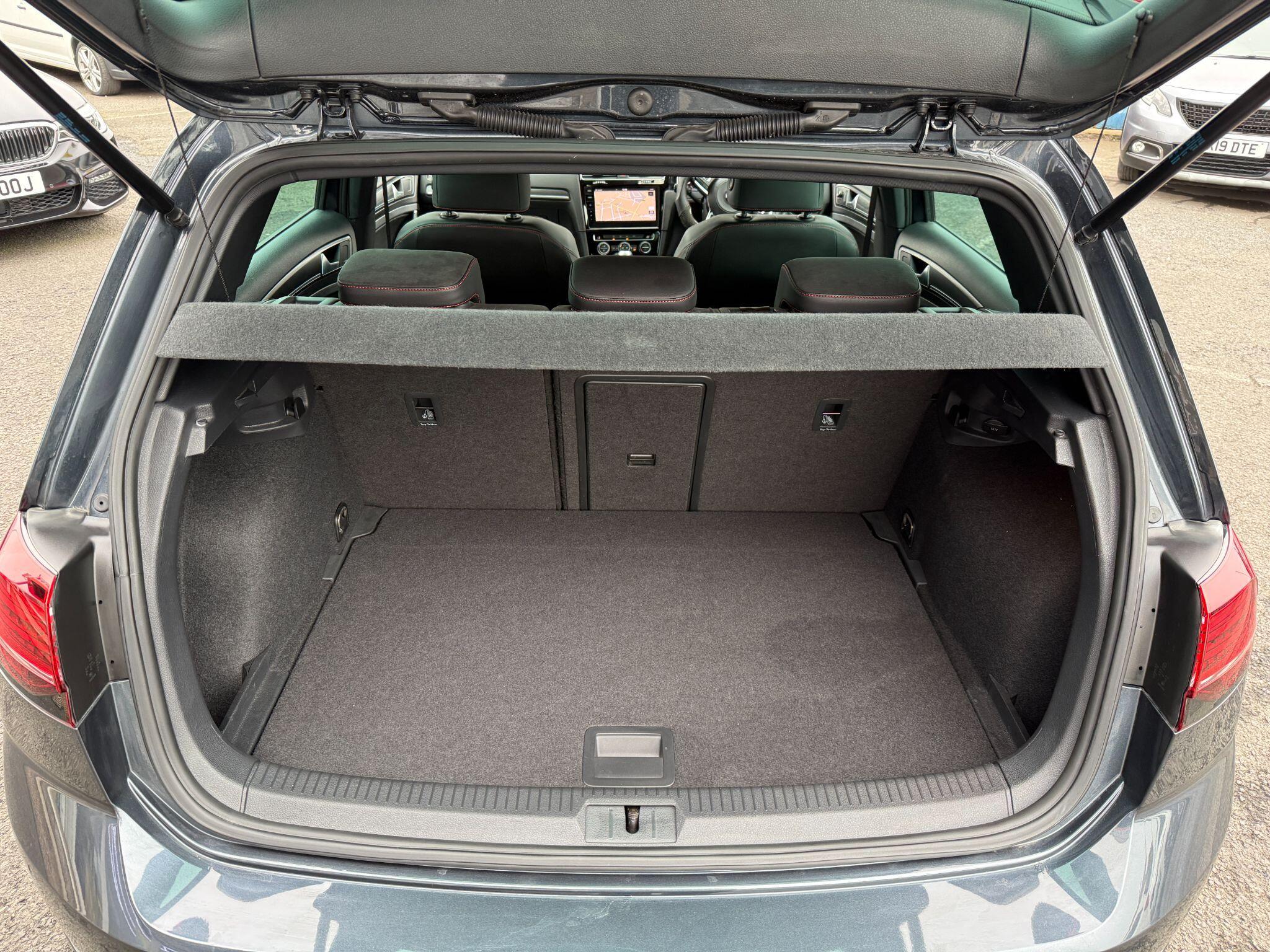 Volkswagen Golf - Image 78