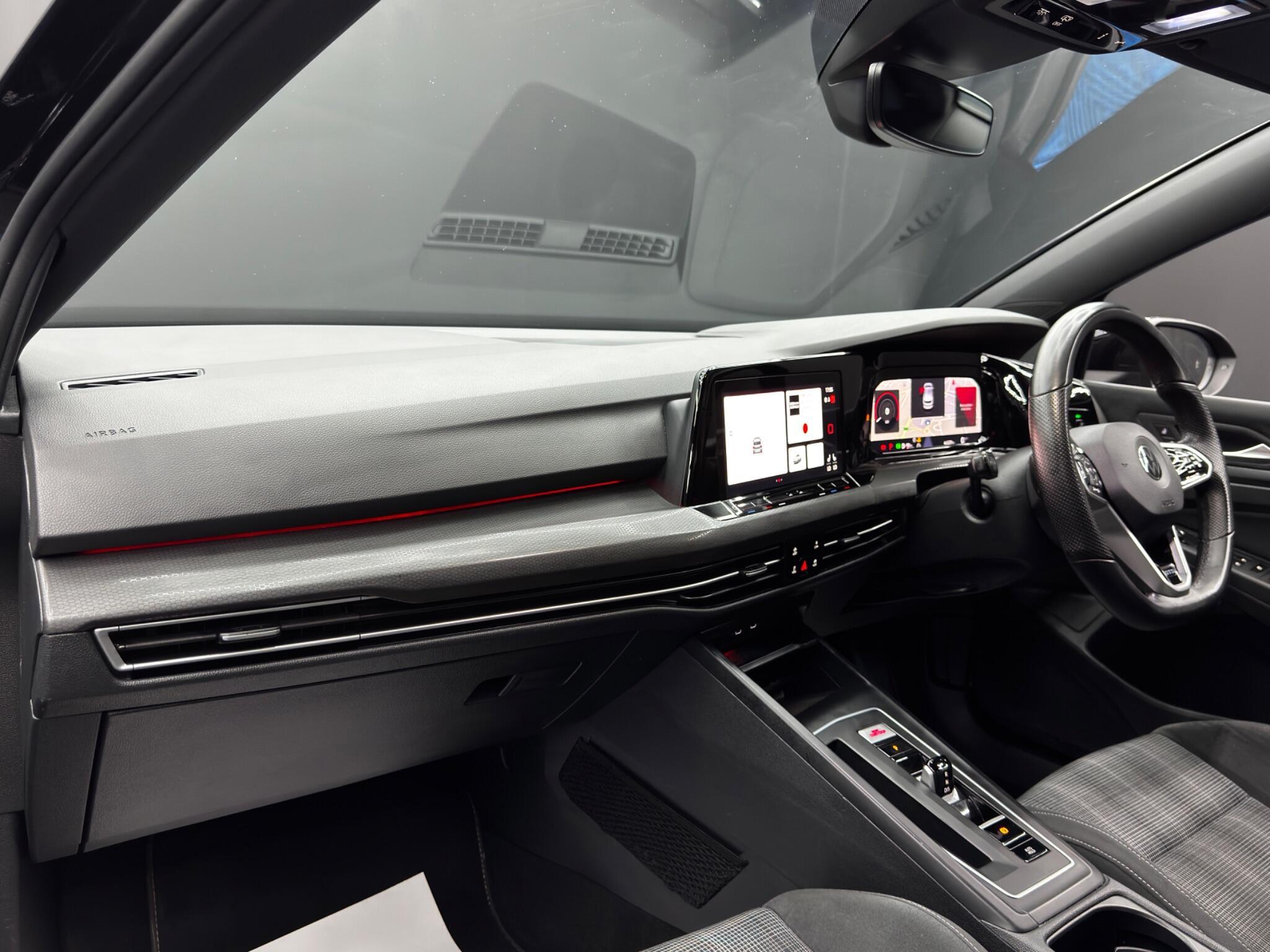 Volkswagen Golf - Image 11