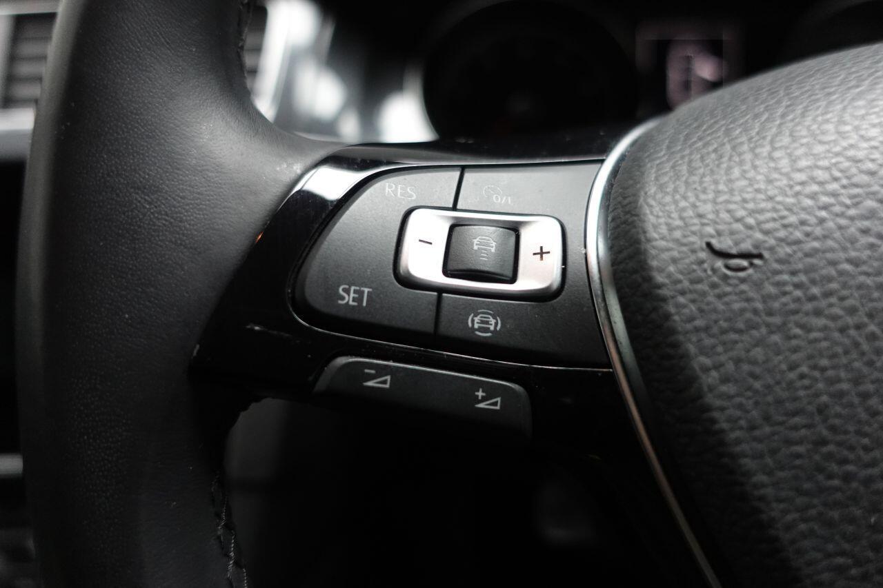 Volkswagen Golf - Image 46