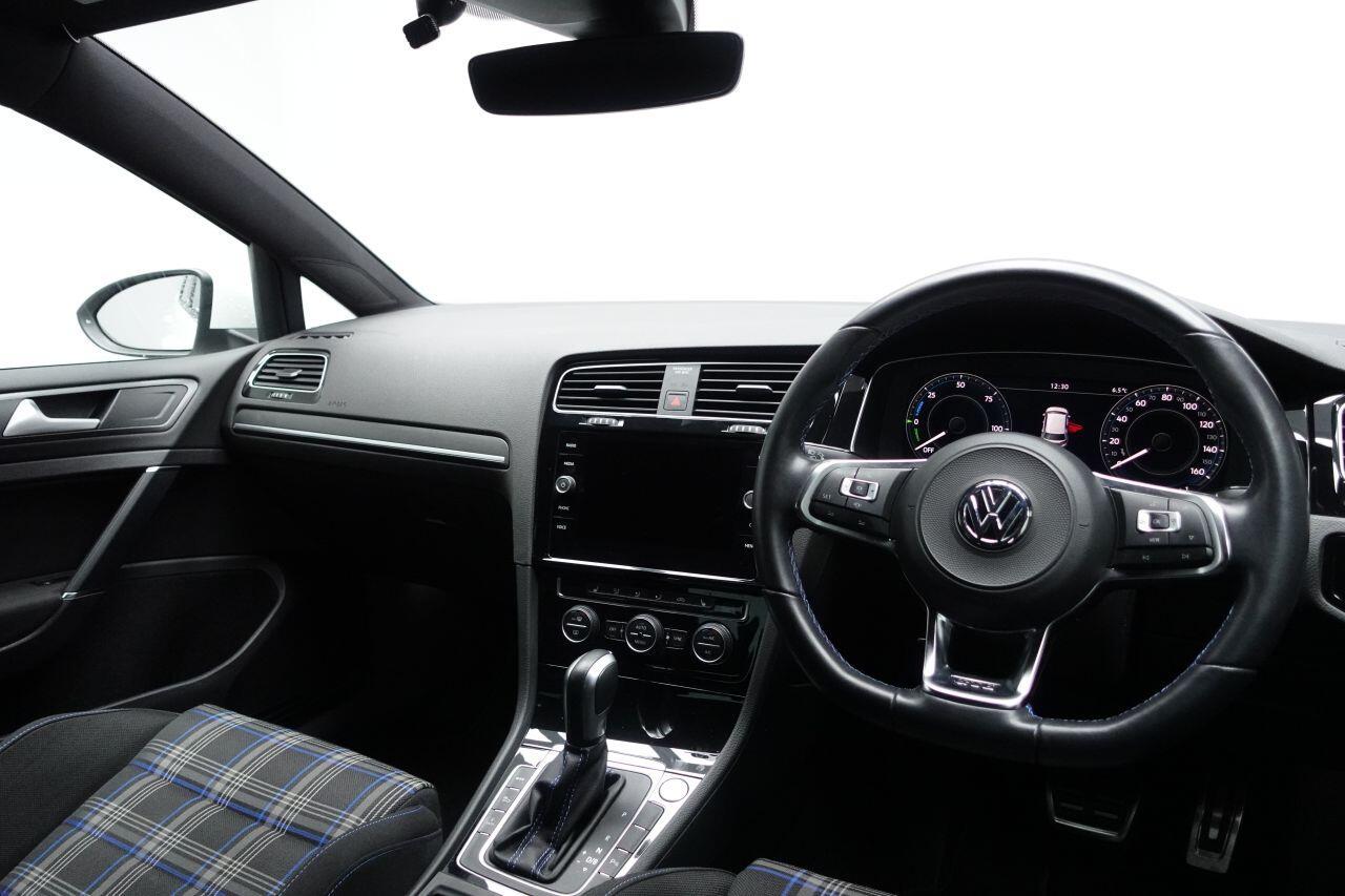 Volkswagen Golf - Image 34