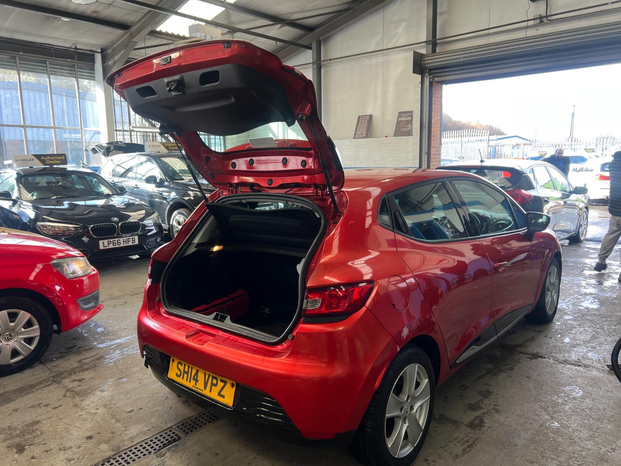 Renault Clio - Image 13