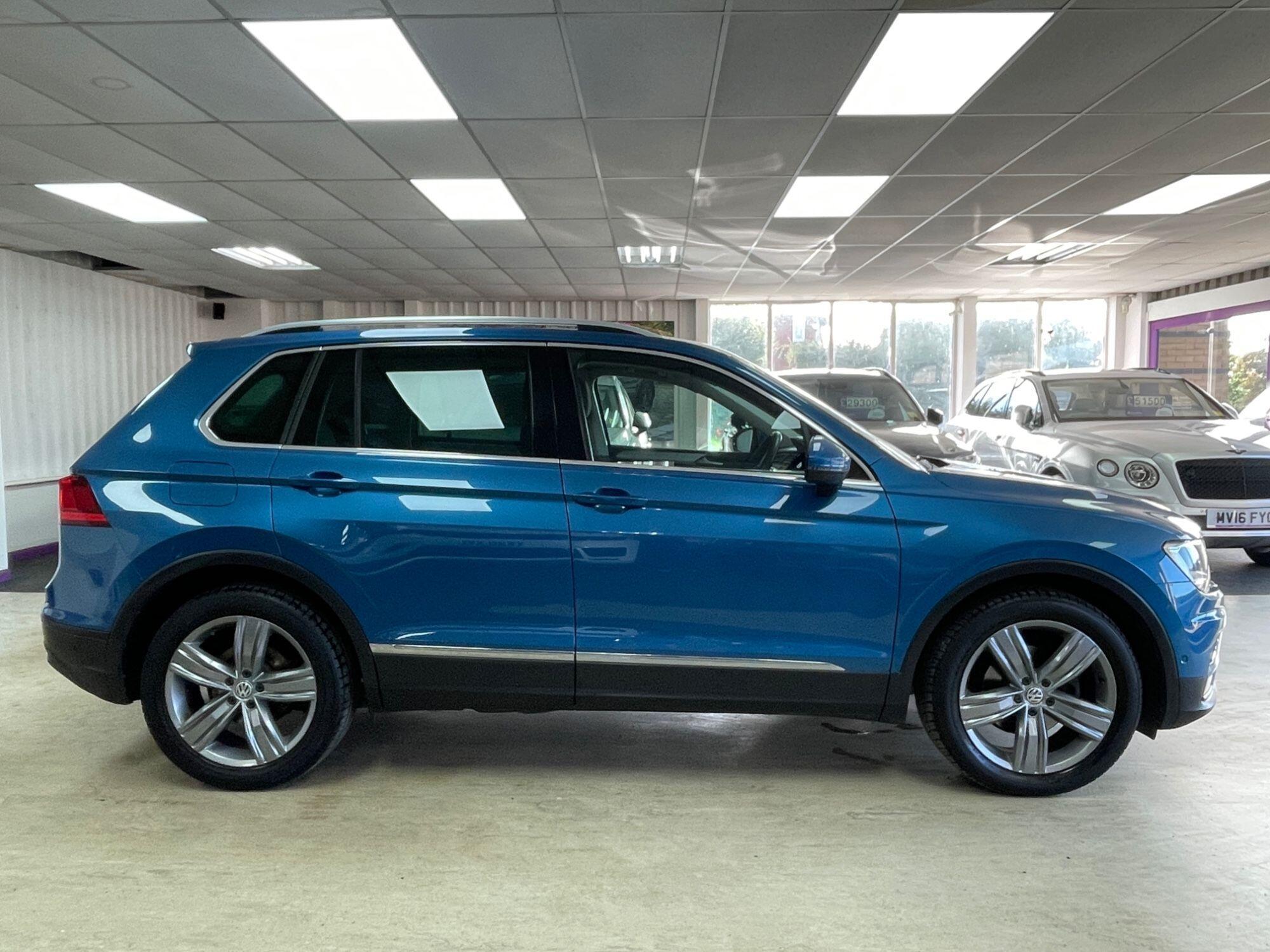 Volkswagen Tiguan - Image 11