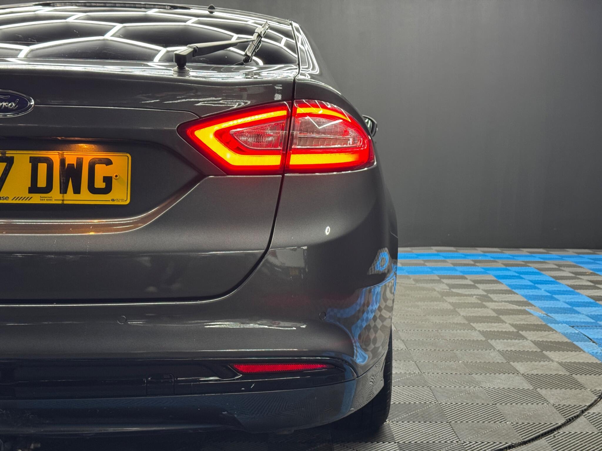 Ford Mondeo - Image 45