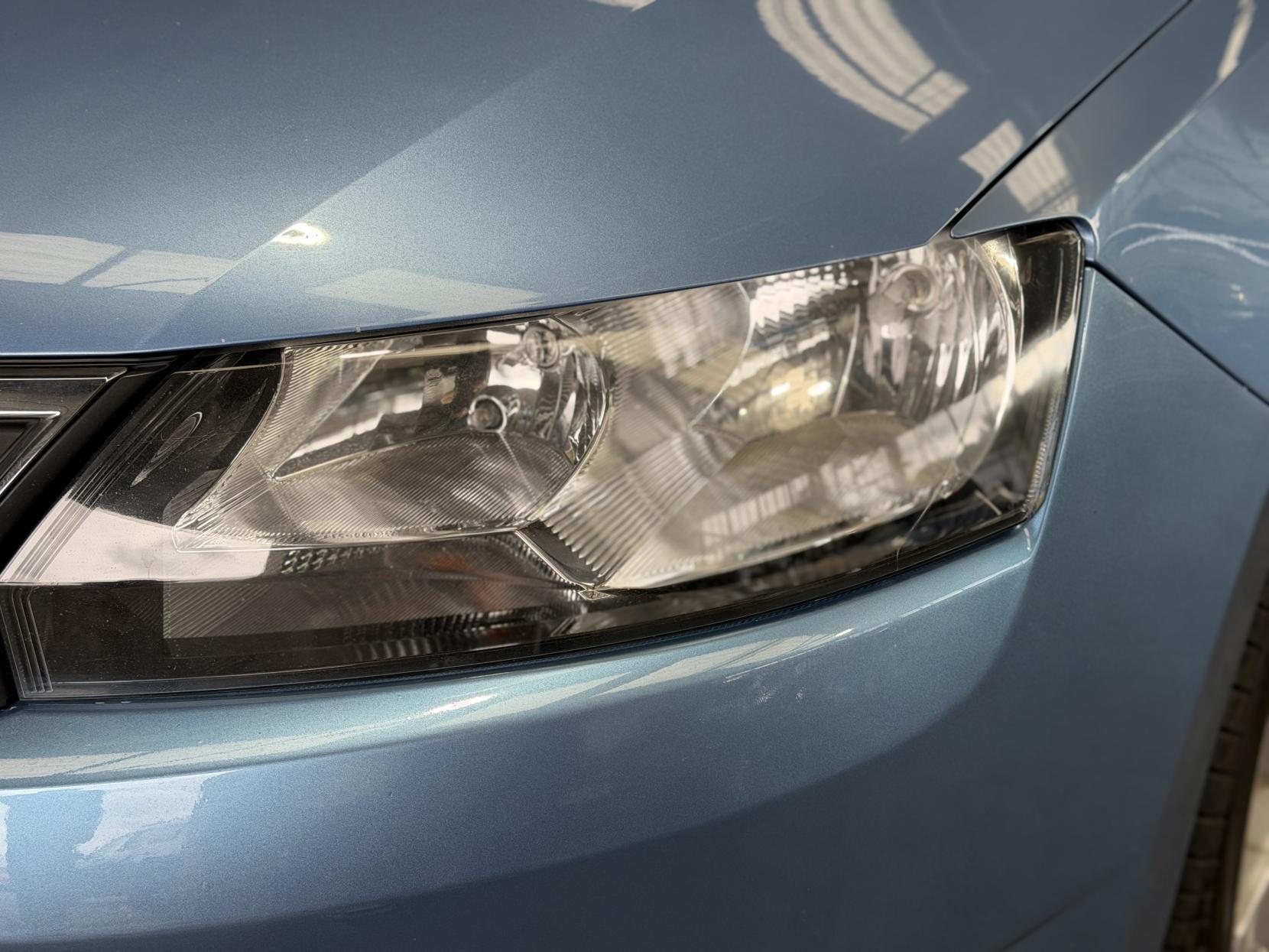 Skoda Rapid - Image 10