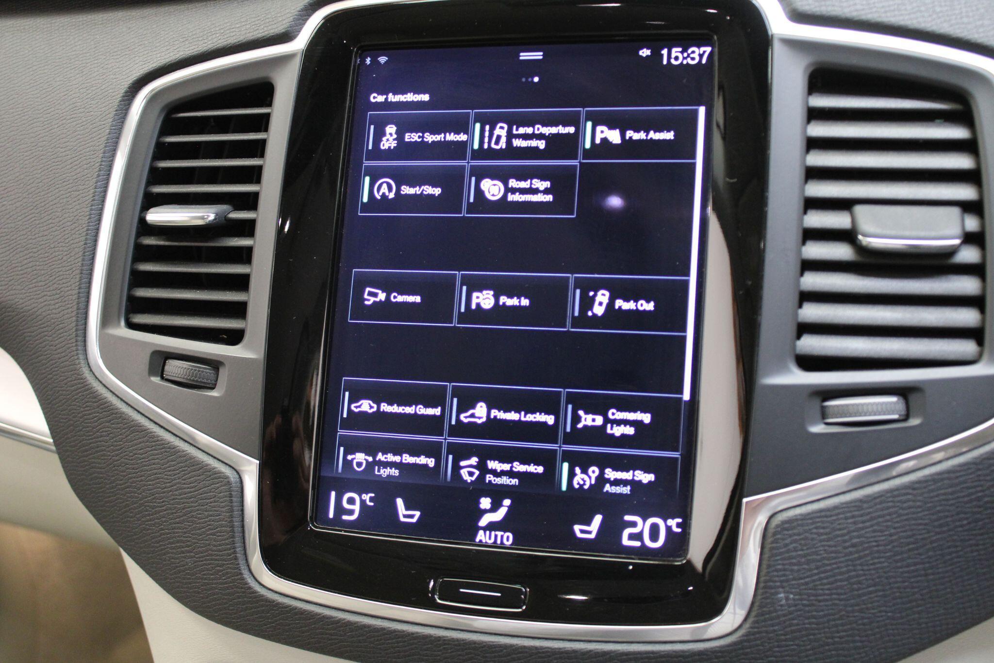 Volvo XC90 - Image 40