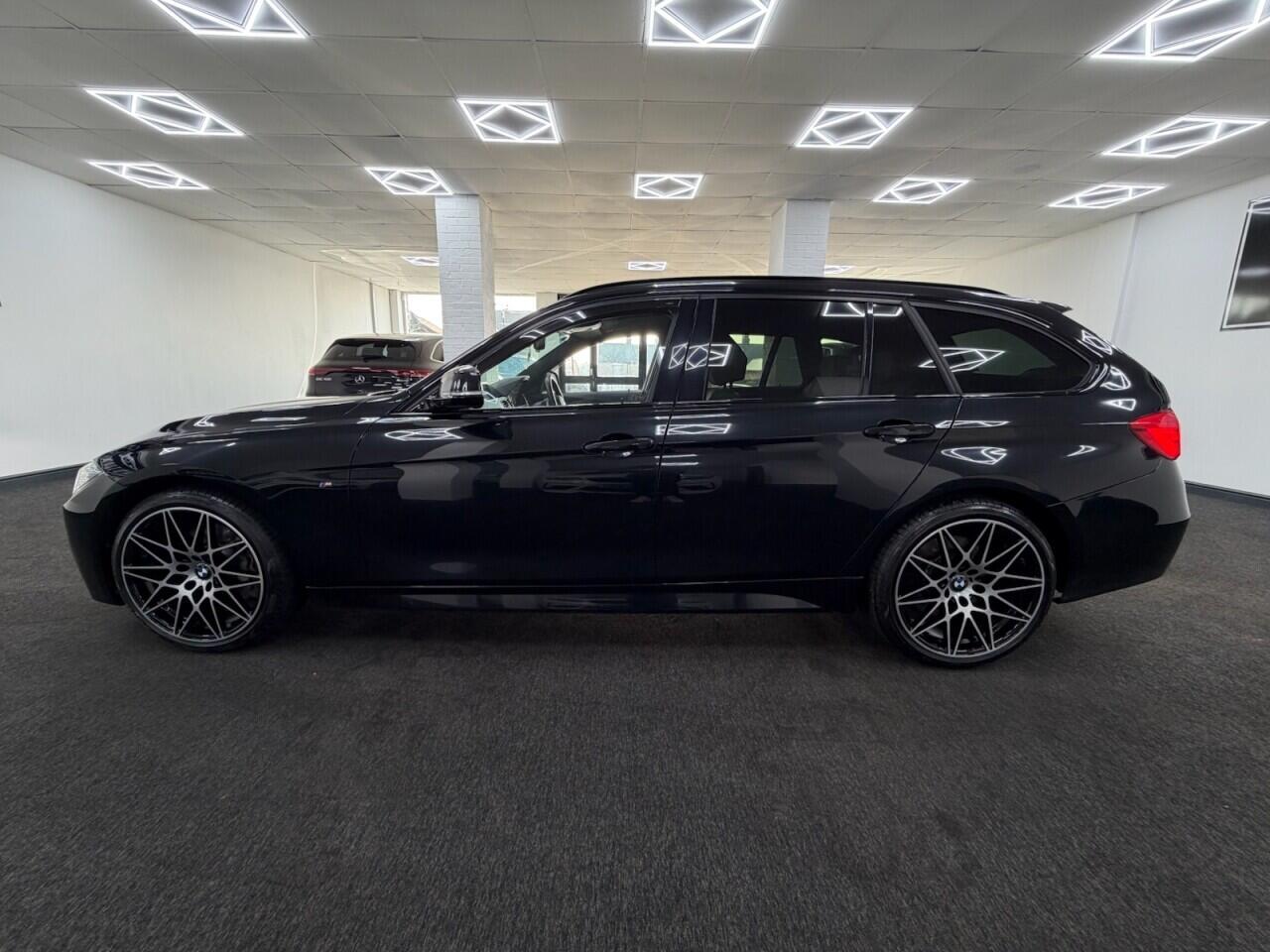 BMW 3 Series - Image 9