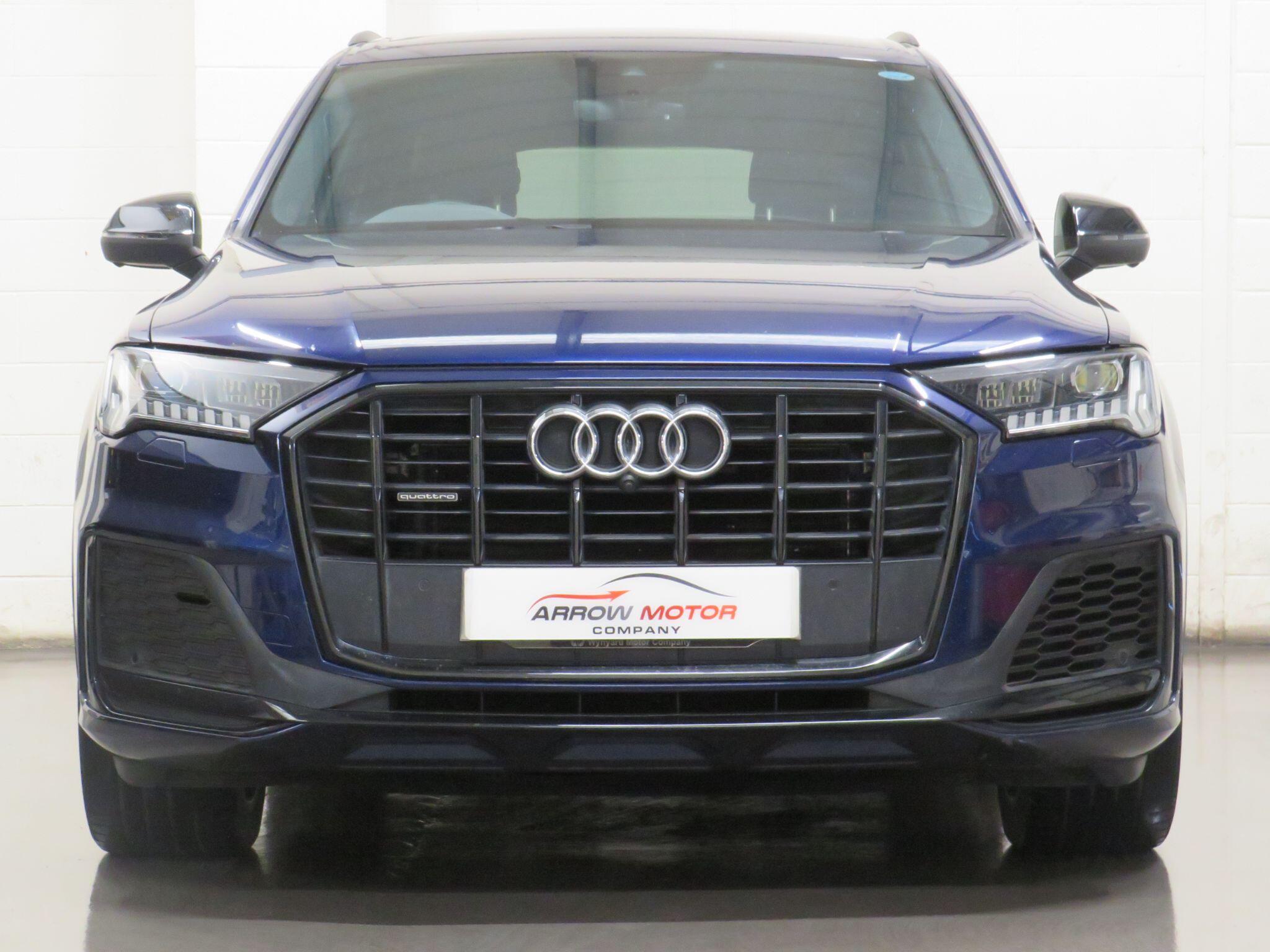 Audi Q7 - Image 12