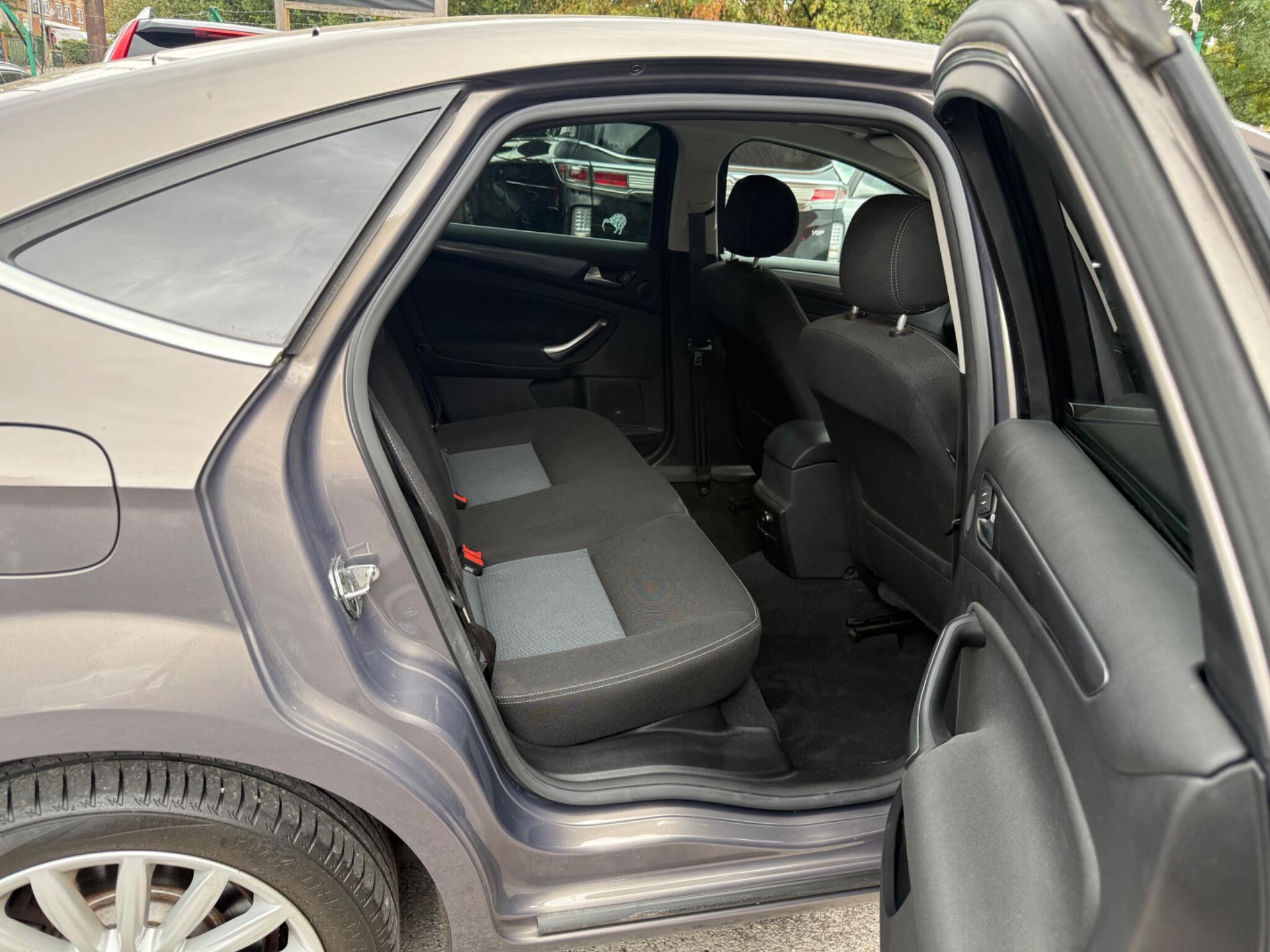 Ford Mondeo - Image 19