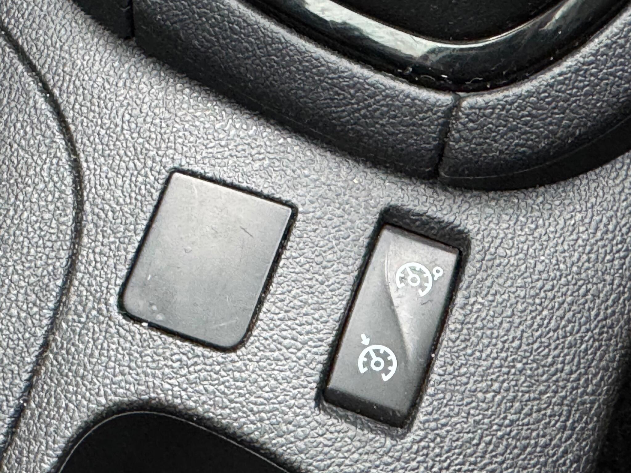 Renault Clio - Image 41