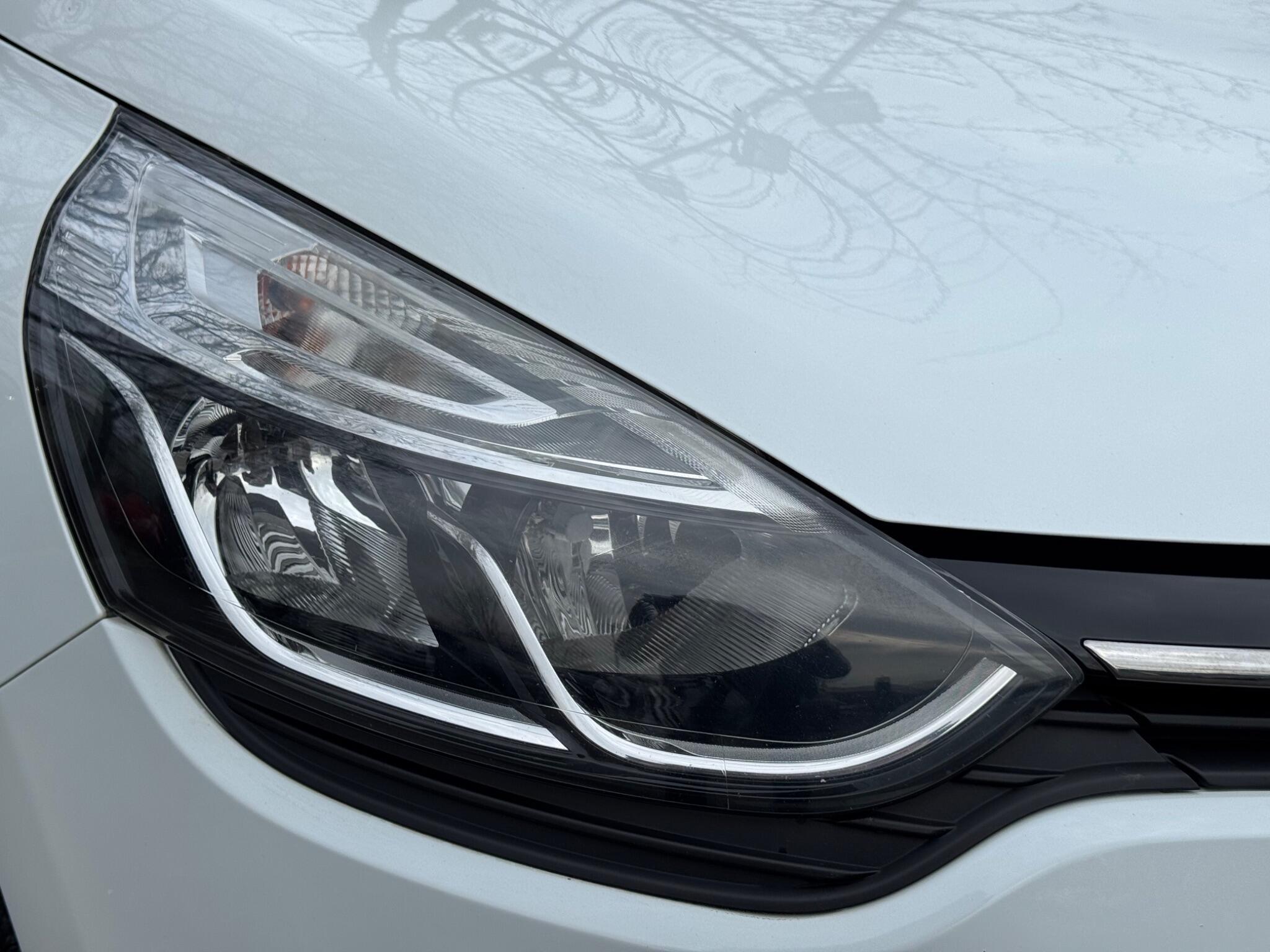 Renault Clio - Image 10