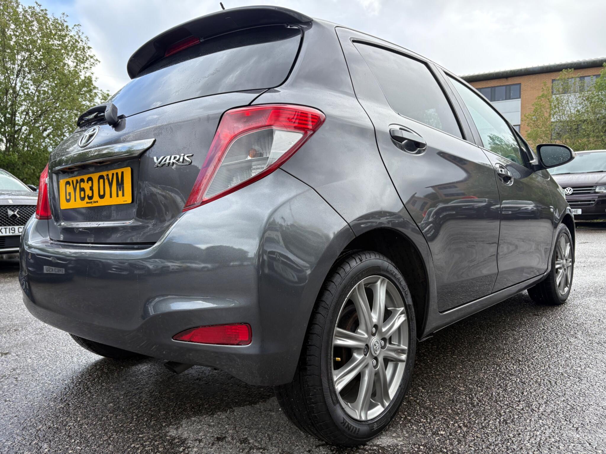 Toyota Yaris - Image 20