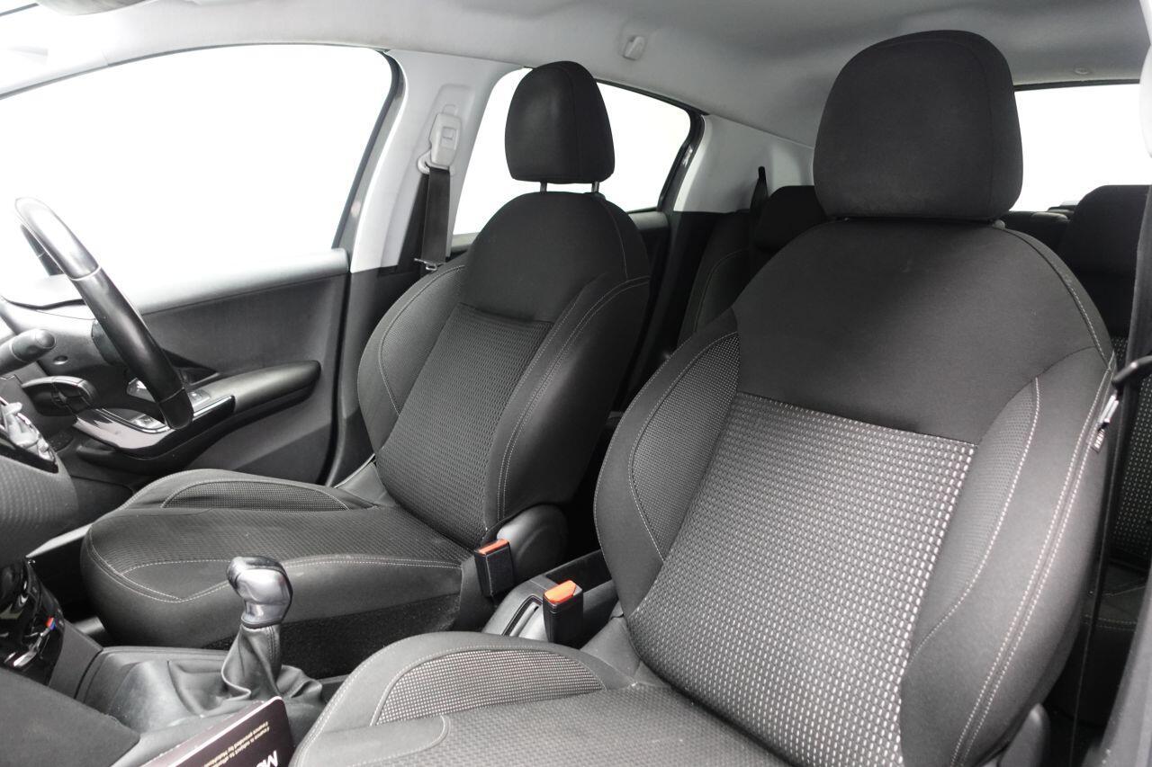 Peugeot 208 - Image 17