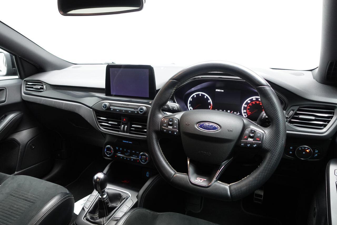 Ford Focus - Image 17