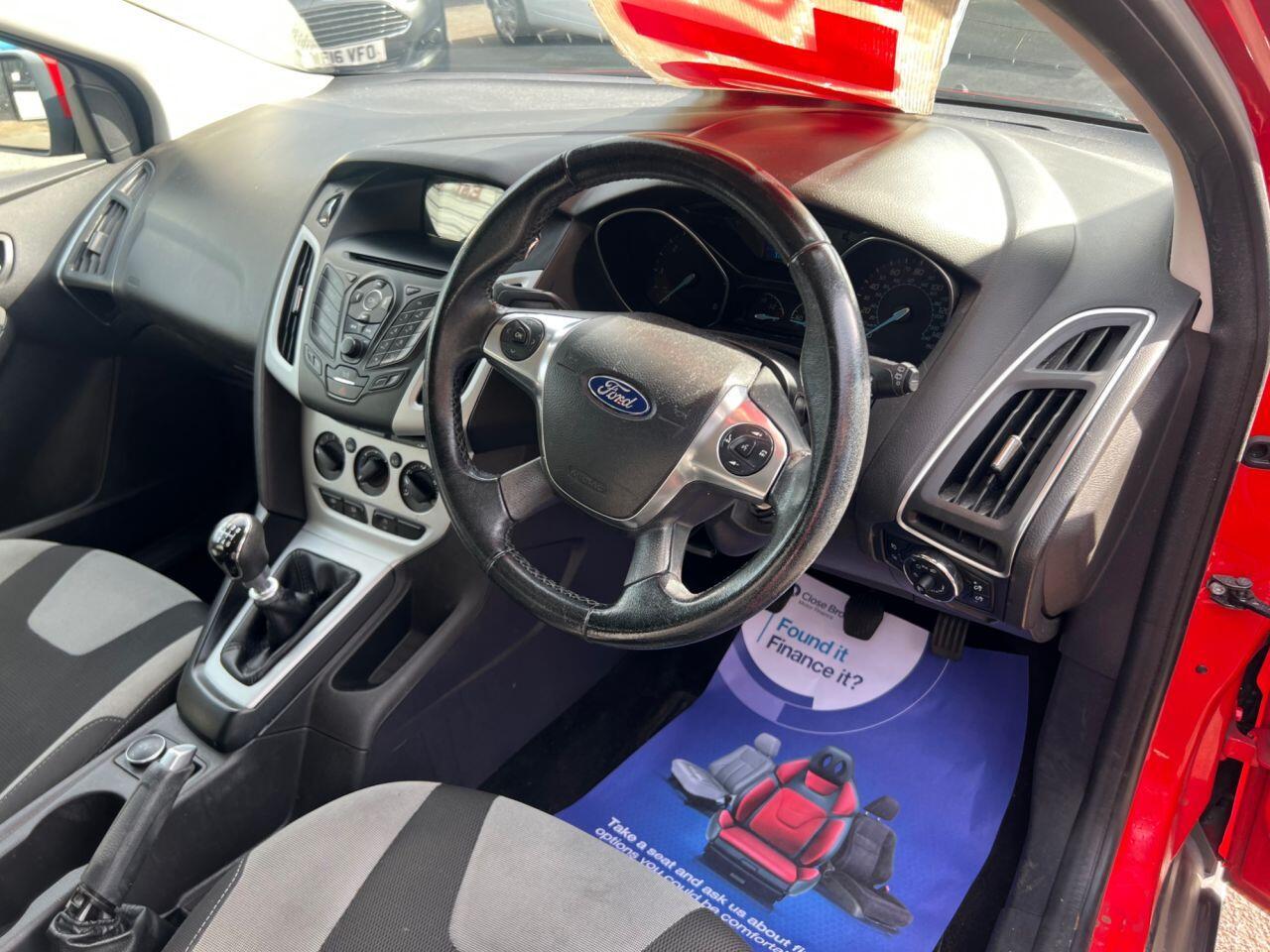 Ford Focus - Image 16