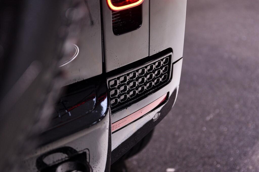 Land Rover Defender 110 - Image 17