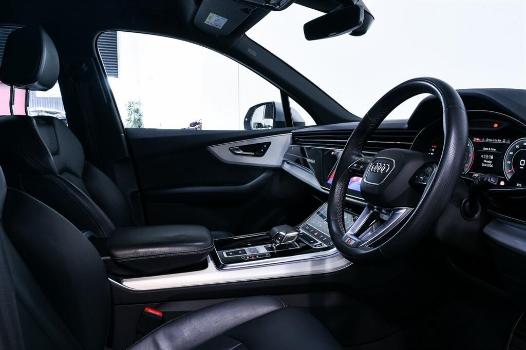 Audi Q7 - Image 11