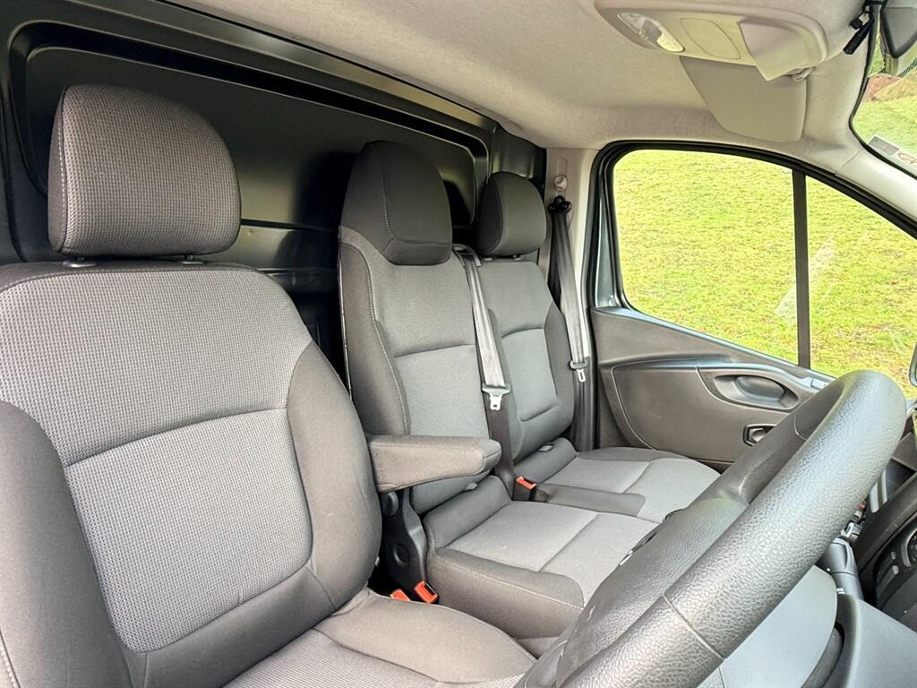 Renault Trafic - Image 19