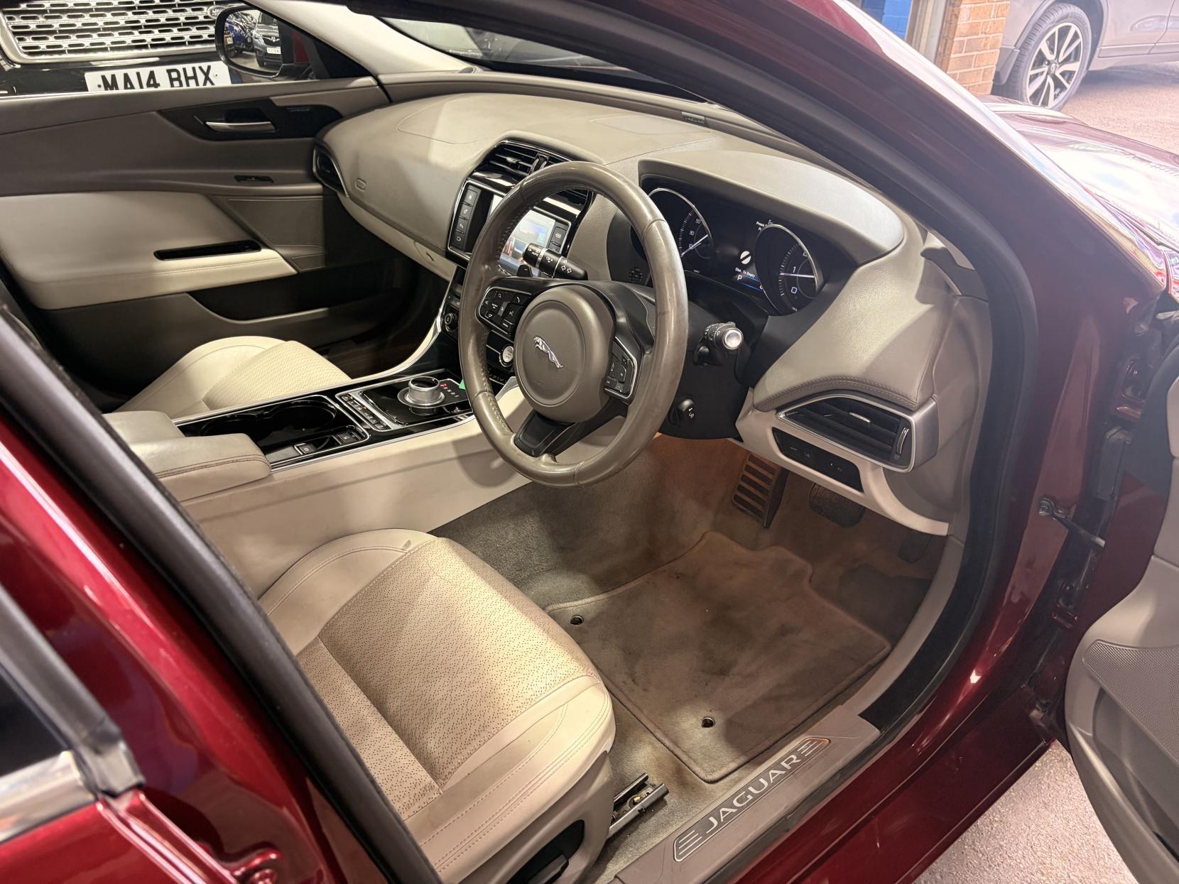 Jaguar XE - Image 20