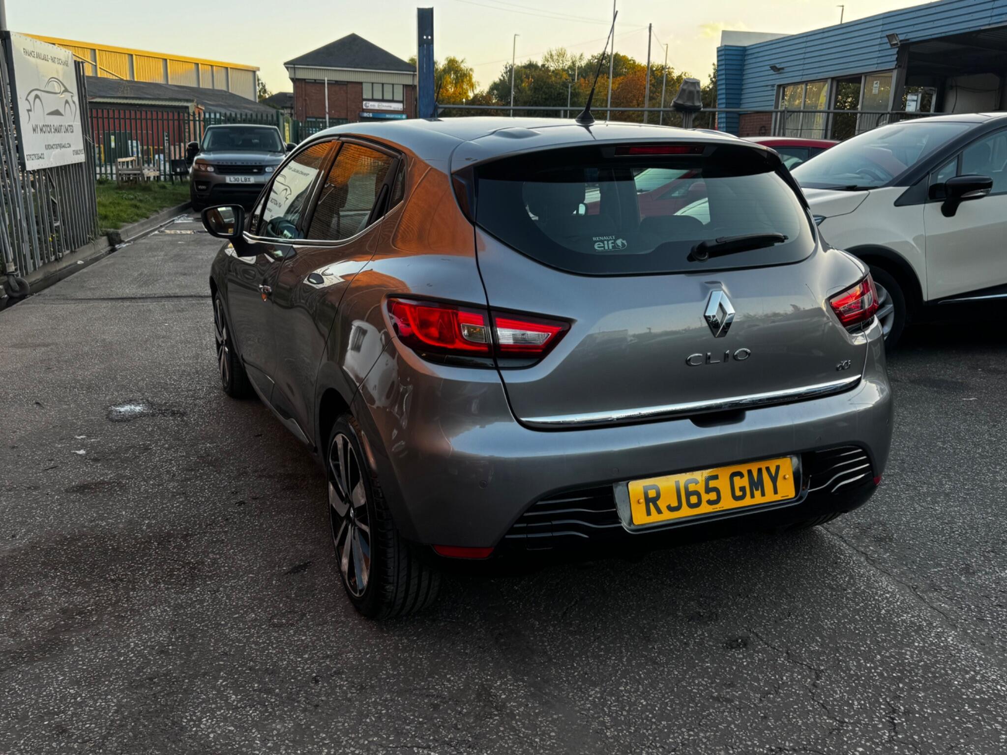 Renault Clio - Image 4