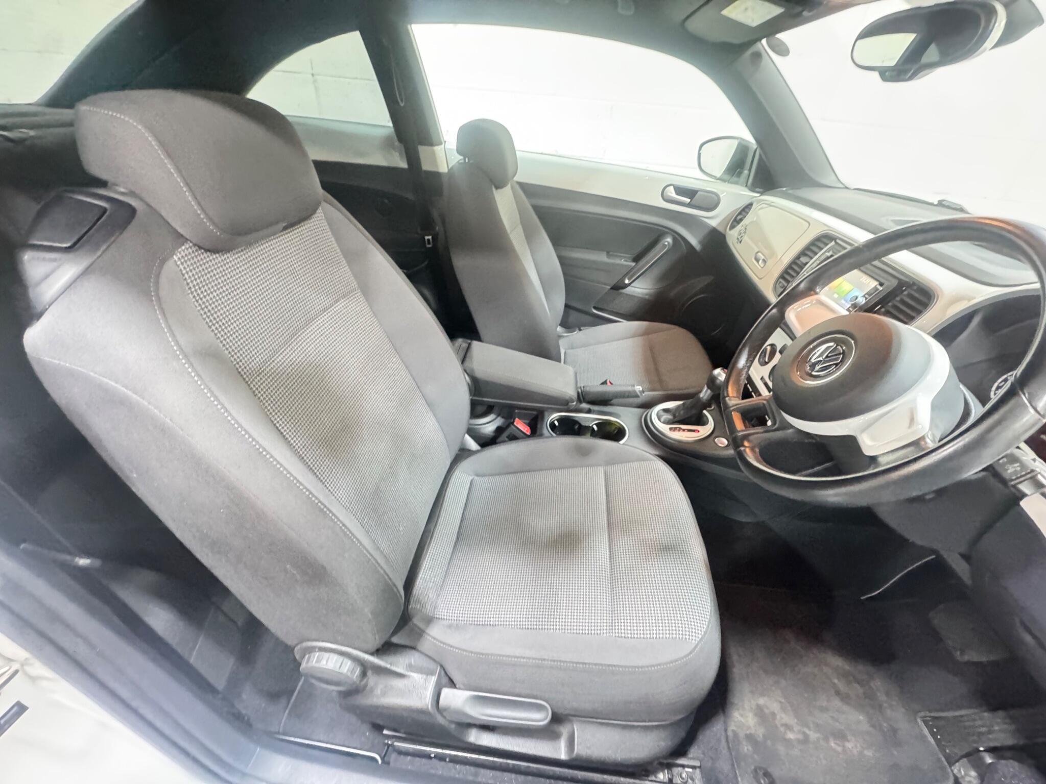 Volkswagen Beetle - Image 8