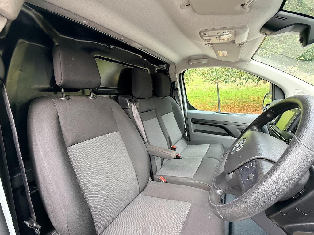Vauxhall Vivaro - Image 17