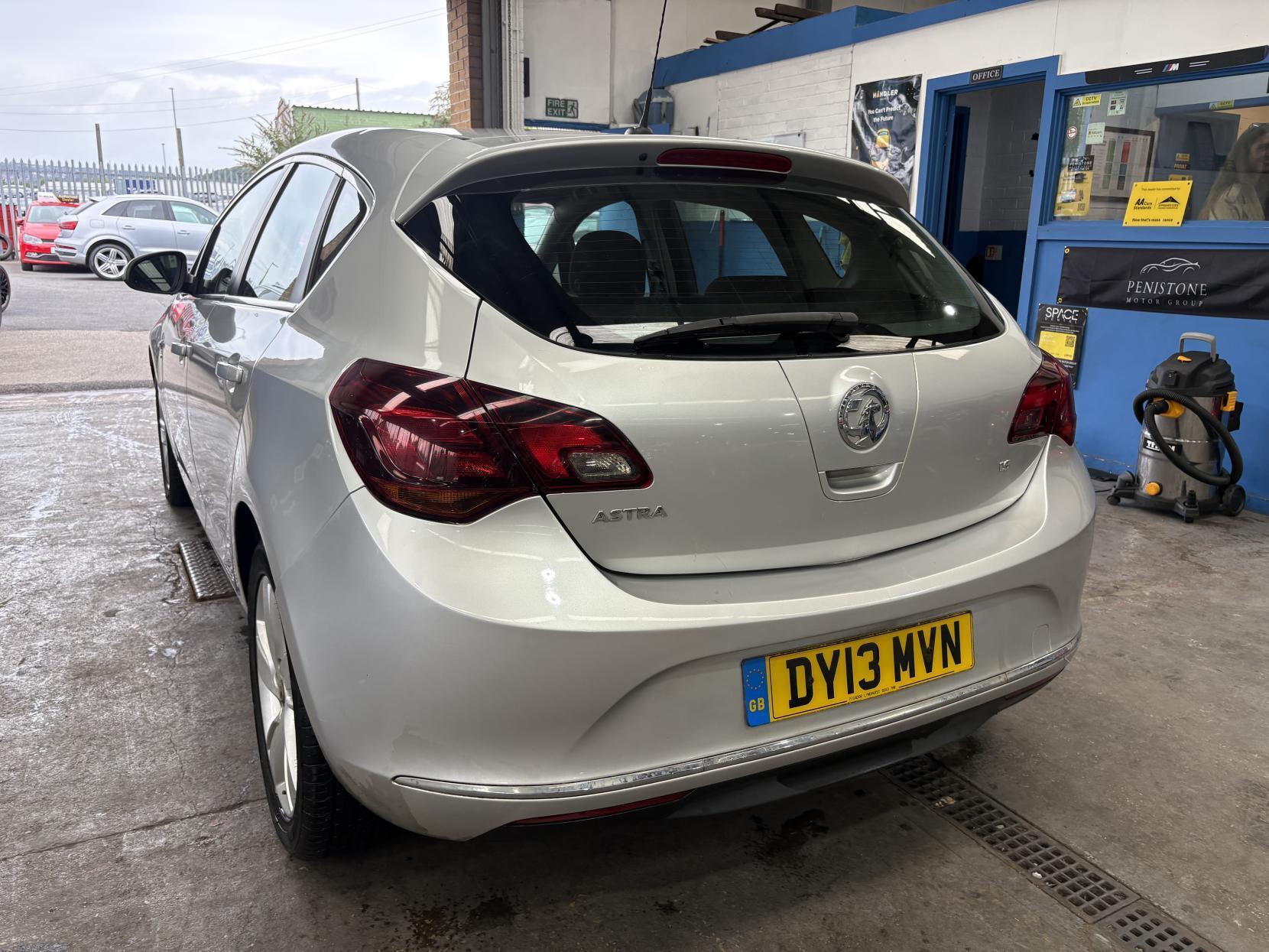 Vauxhall Astra - Image 6