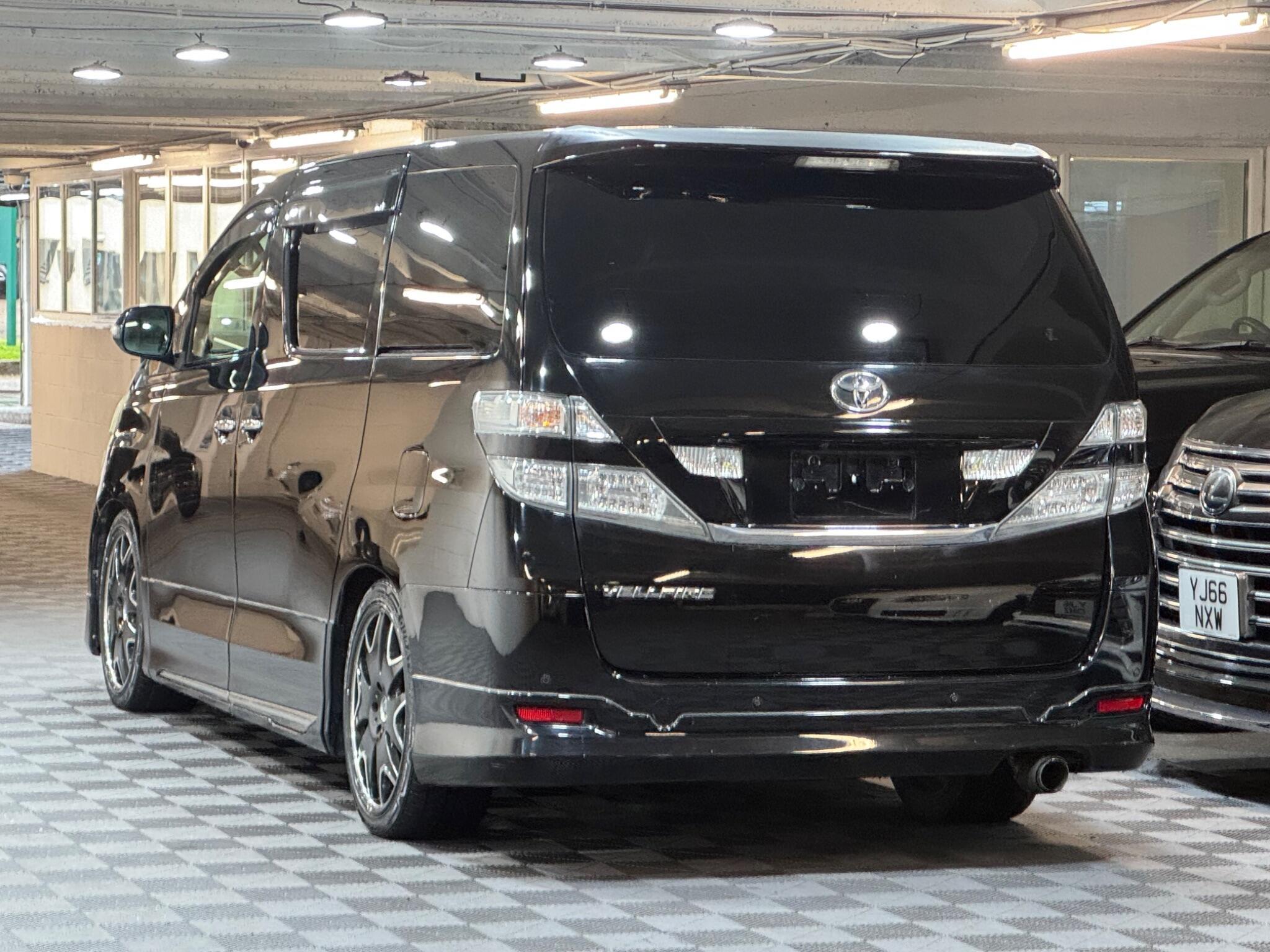 Toyota Vellfire - Image 3