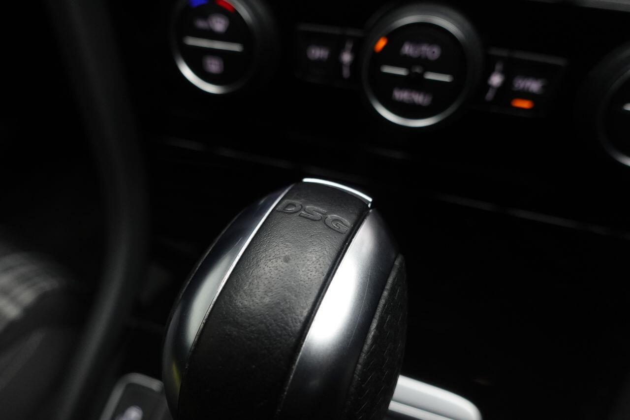 Volkswagen Golf - Image 37