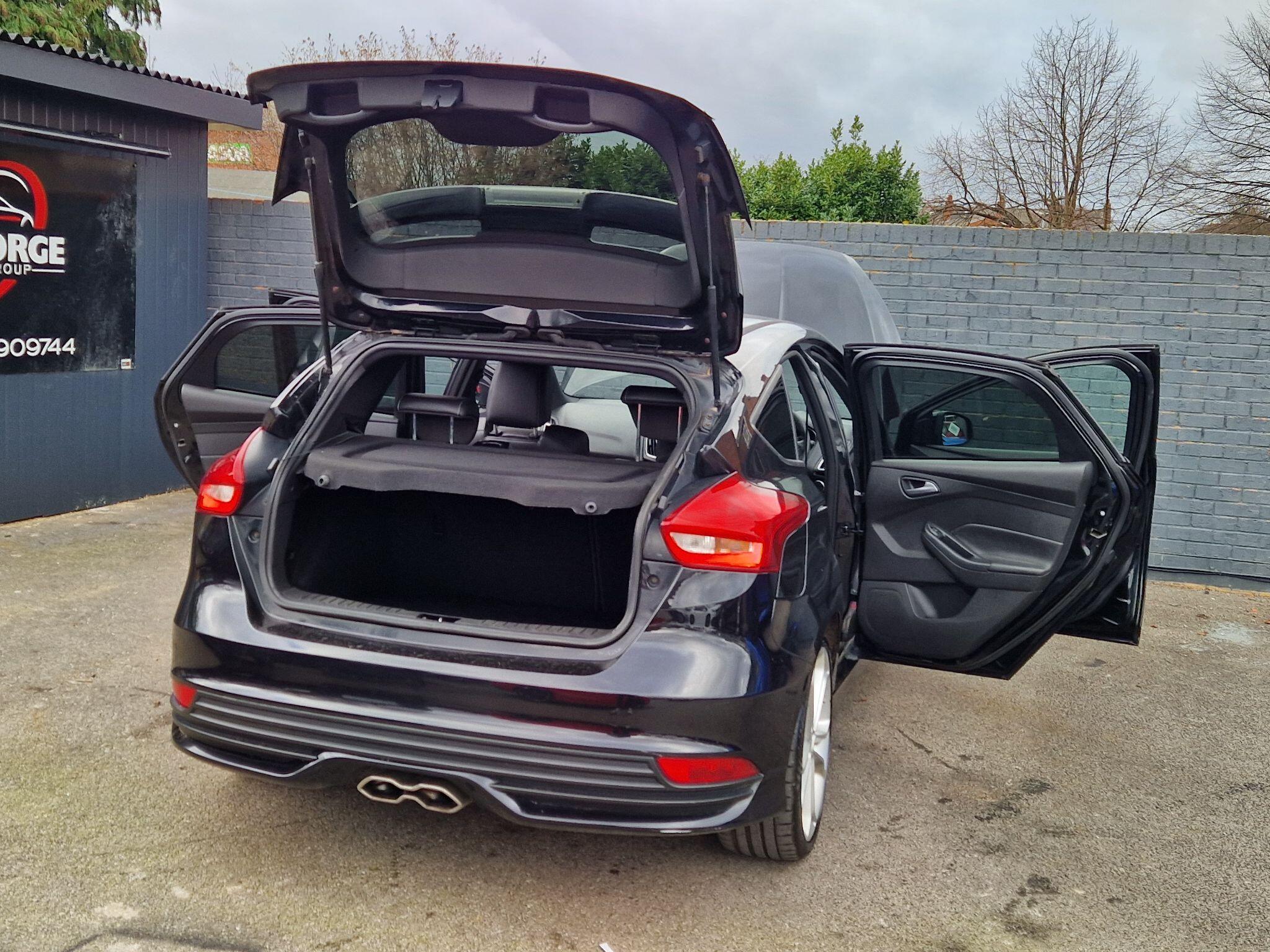 Ford Focus - Image 21