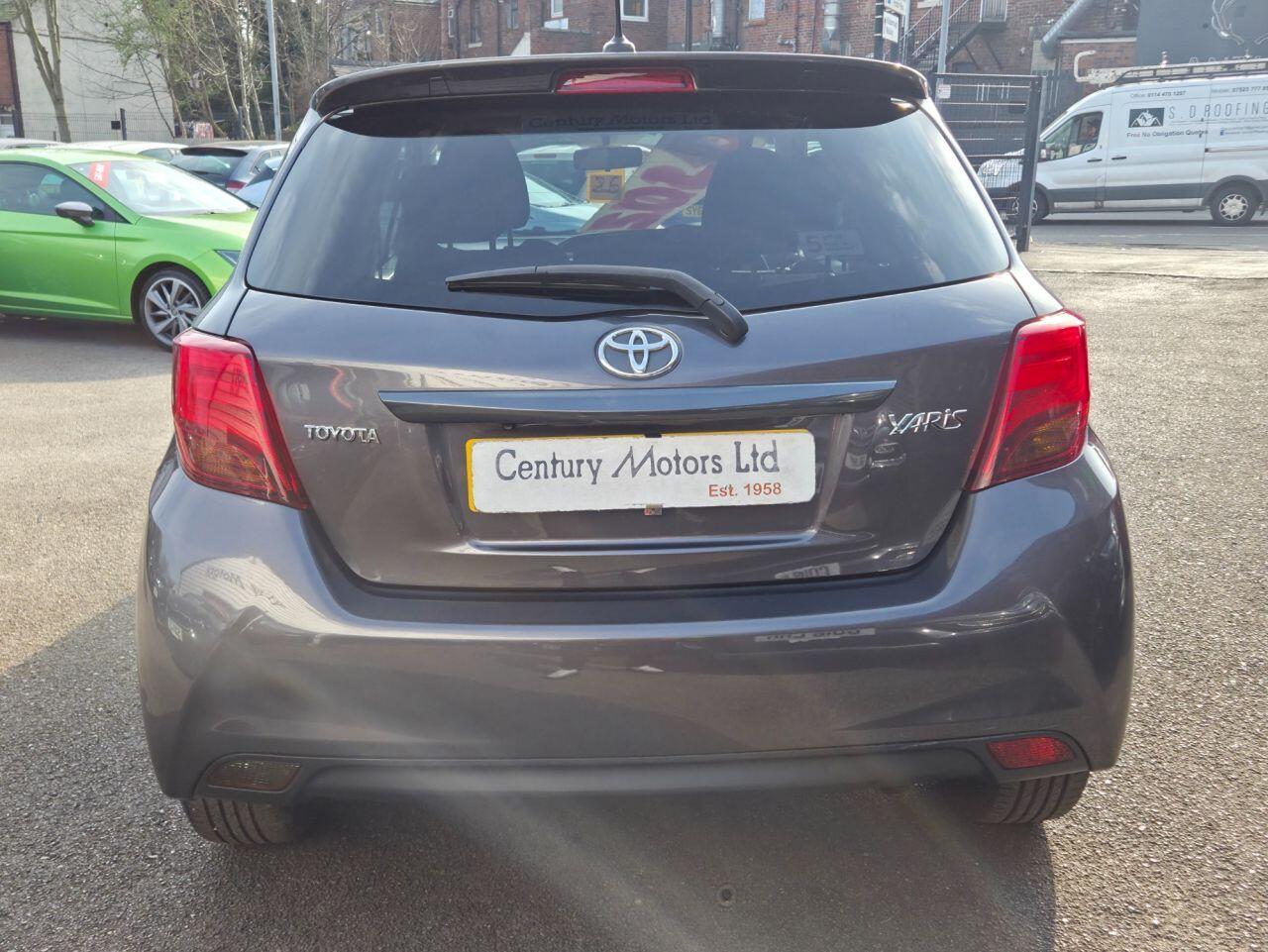 Toyota Yaris - Image 17