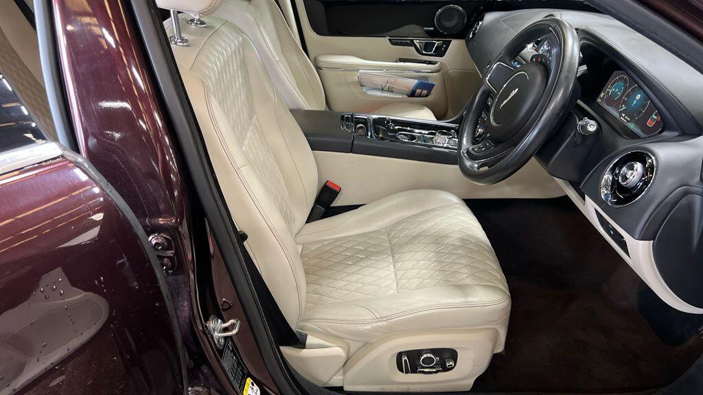 Jaguar XJ - Image 5