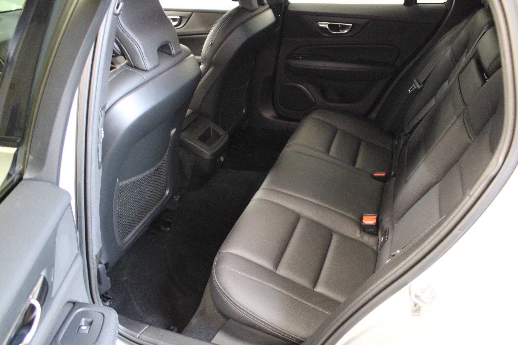 Volvo V60 CROSS COUNTRY - Image 42