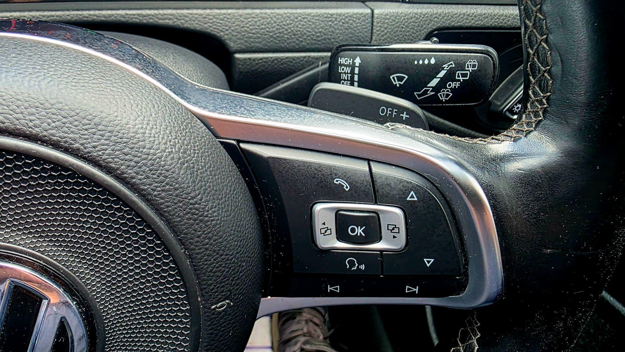 Volkswagen Golf - Image 25