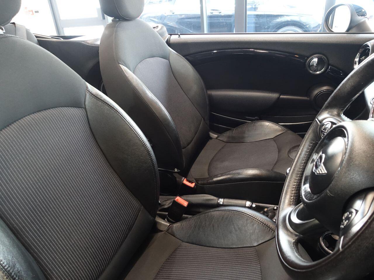 MINI Convertible - Image 14