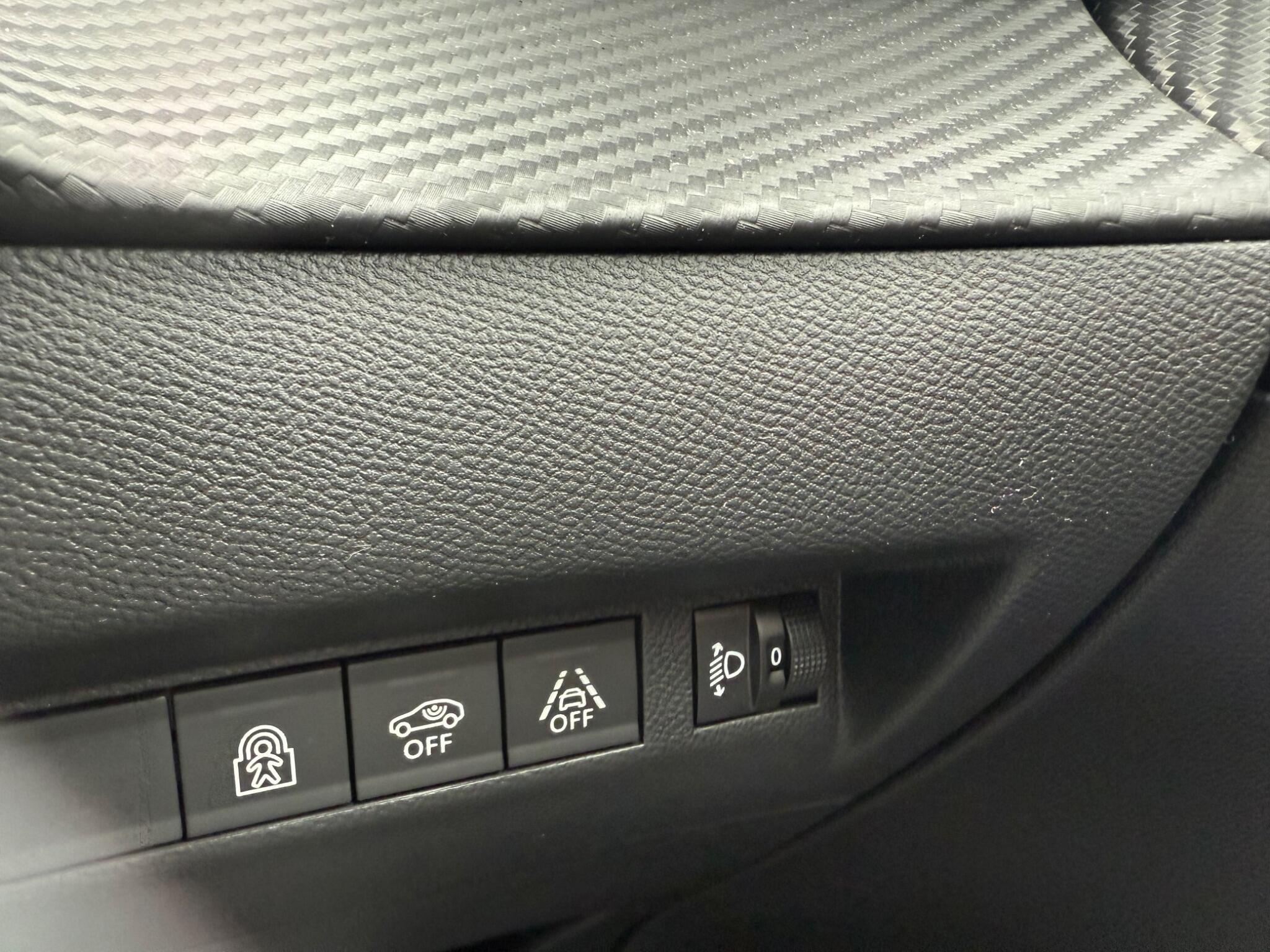 Peugeot 208 - Image 14
