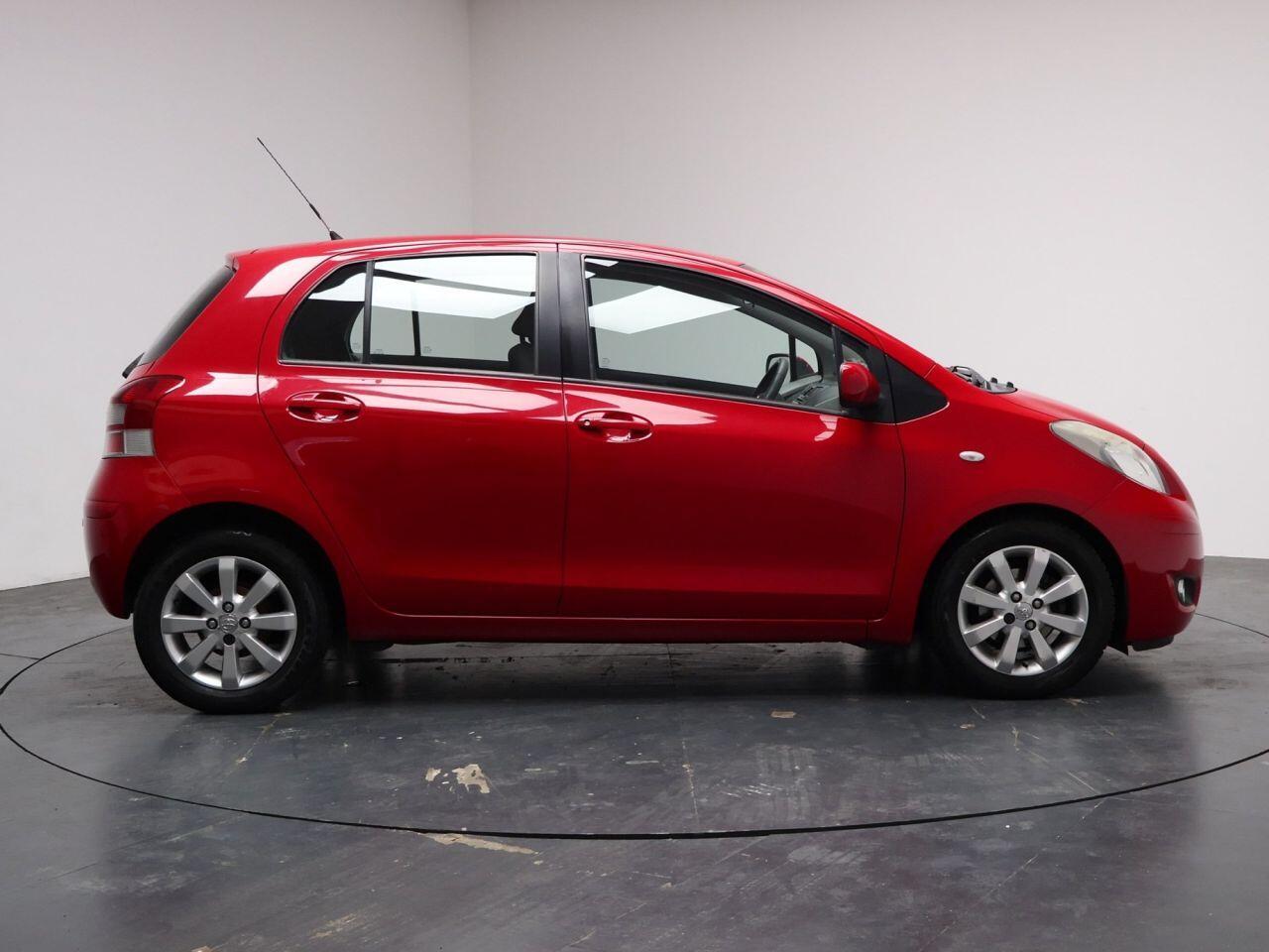 Toyota Yaris - Image 14