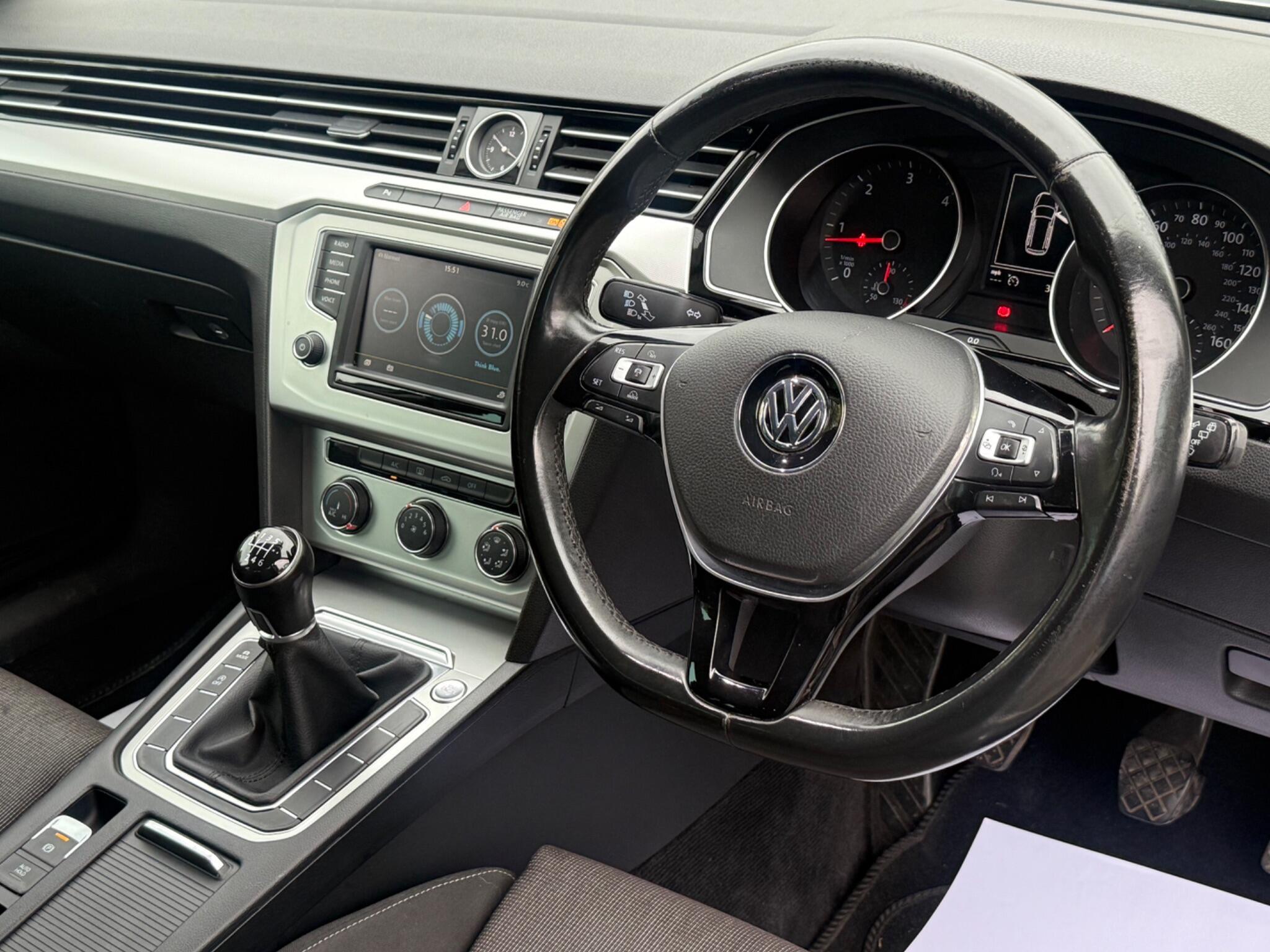 Volkswagen Passat - Image 17