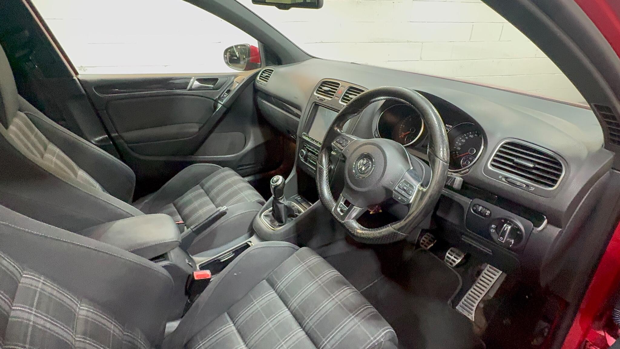 Volkswagen Golf - Image 8