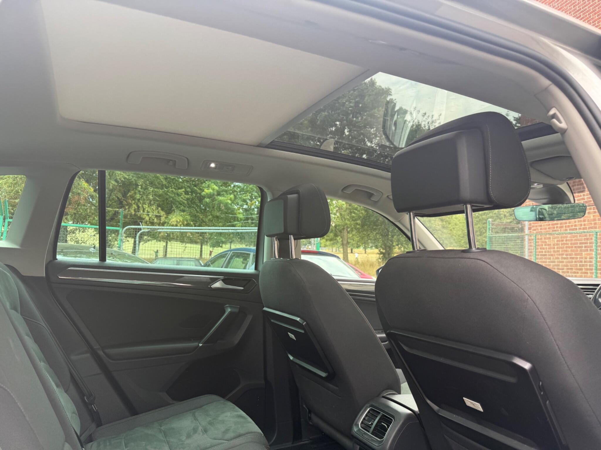 Volkswagen Tiguan - Image 15
