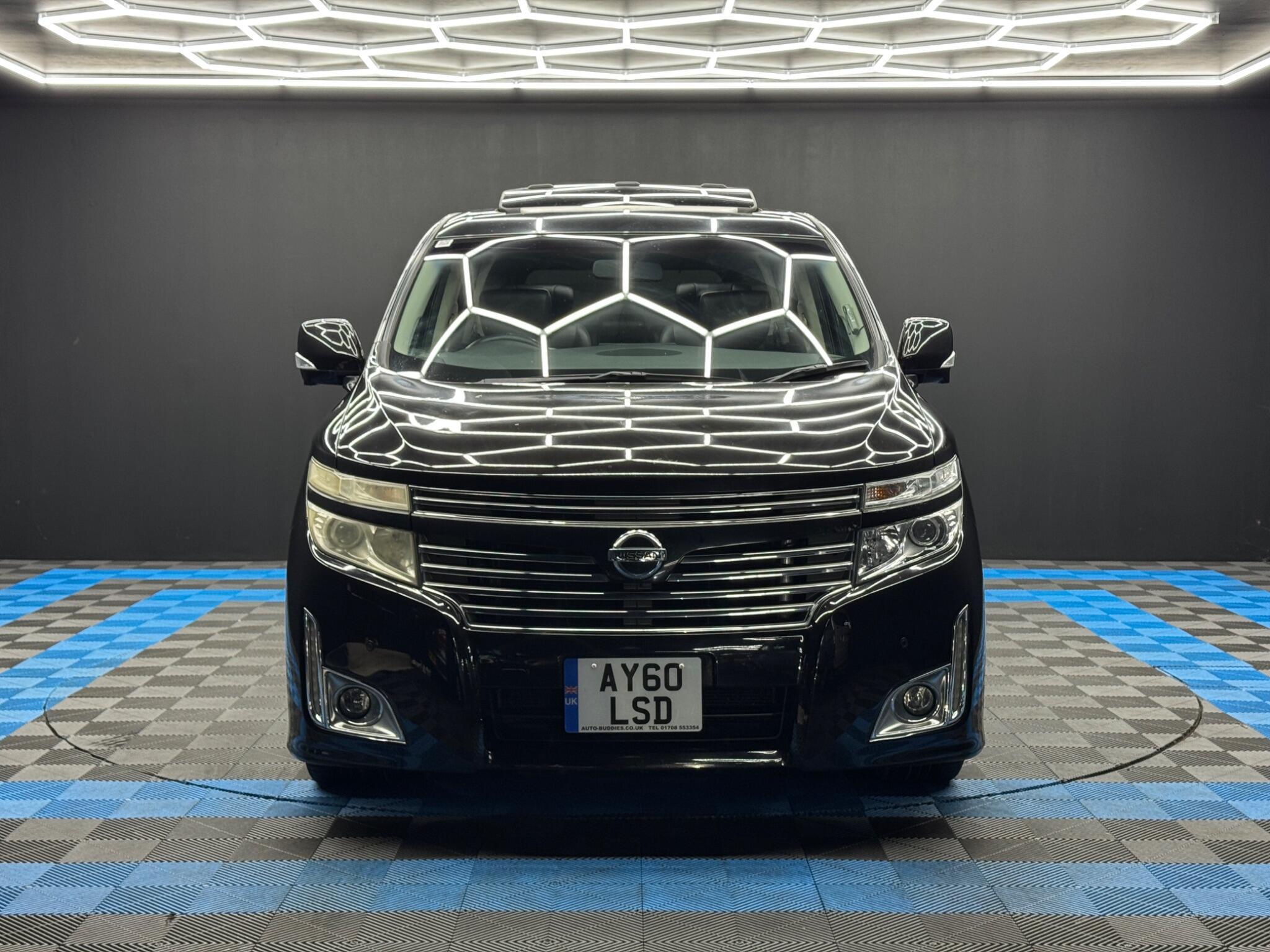Nissan Elgrand - Image 2